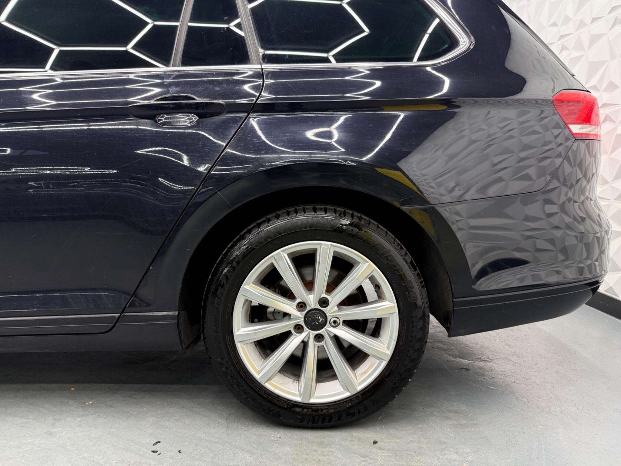 Volkswagen Passat - Image 8