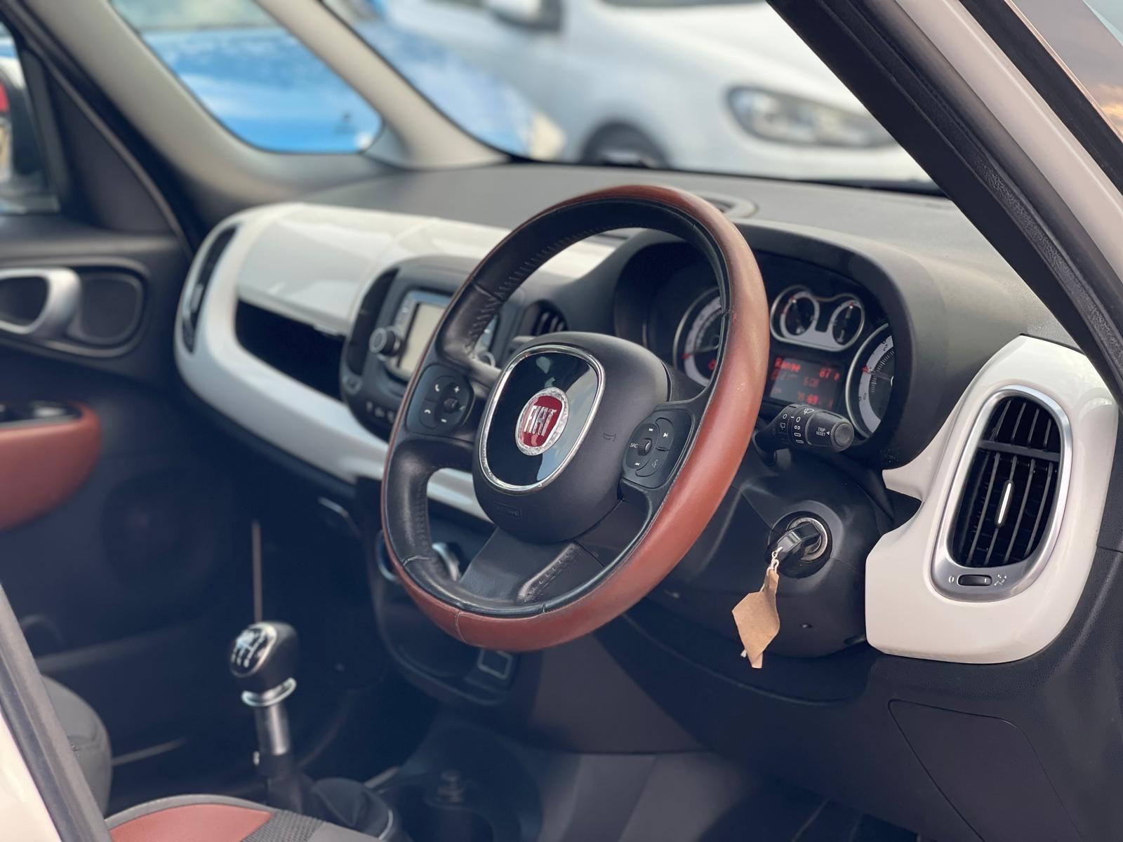 Fiat 500L - Image 22