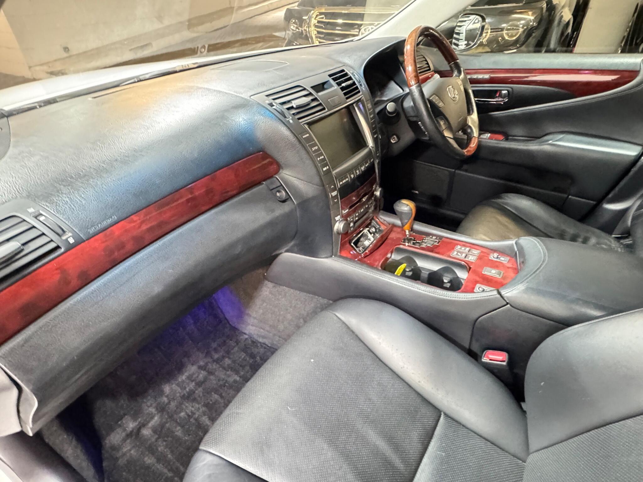 Lexus LS - Image 11
