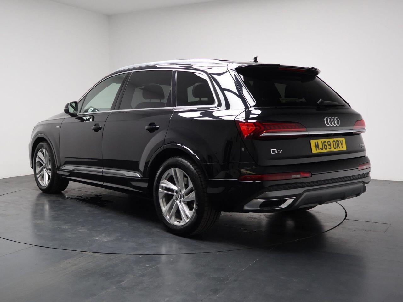 Audi Q7 - Image 9