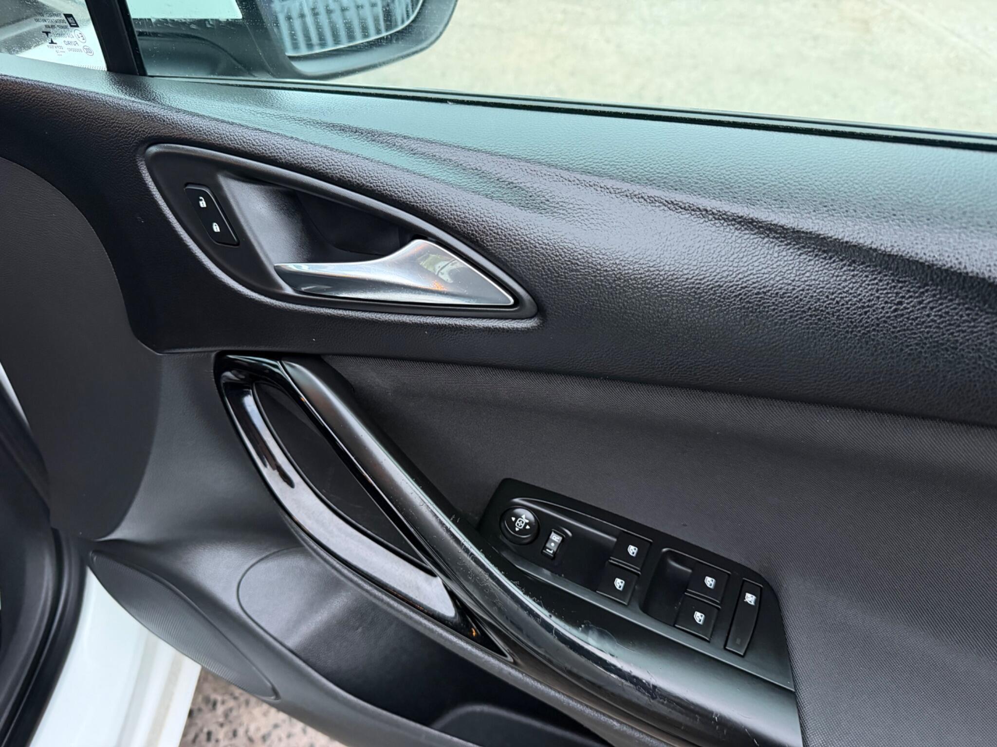 Vauxhall Astra - Image 28