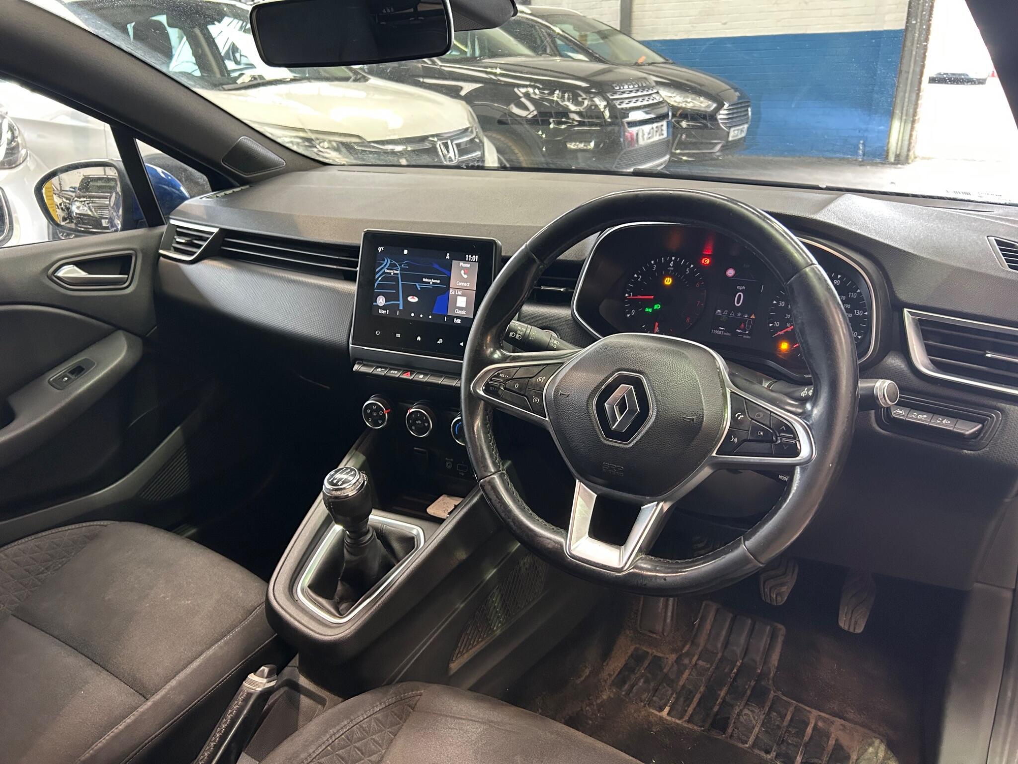 Renault Clio - Image 10