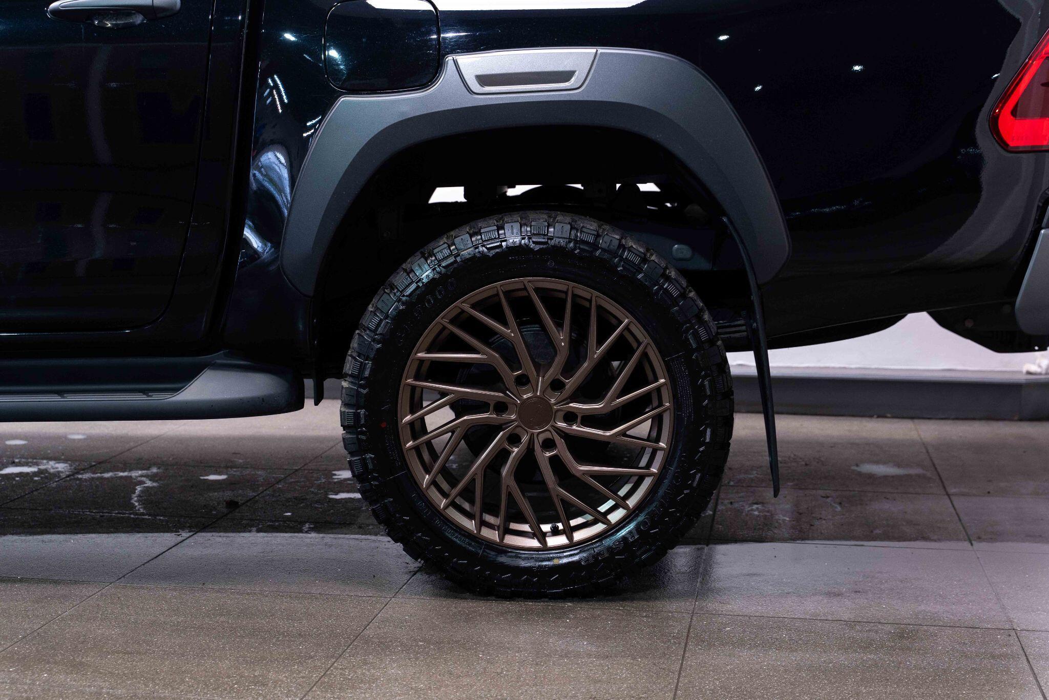 Toyota Hilux - Image 19
