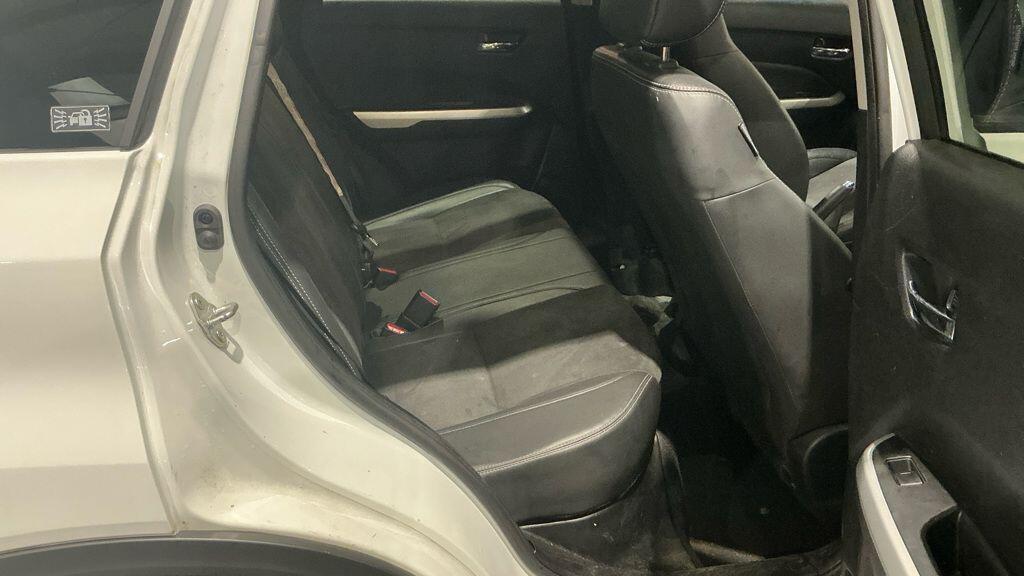 Suzuki Vitara - Image 9