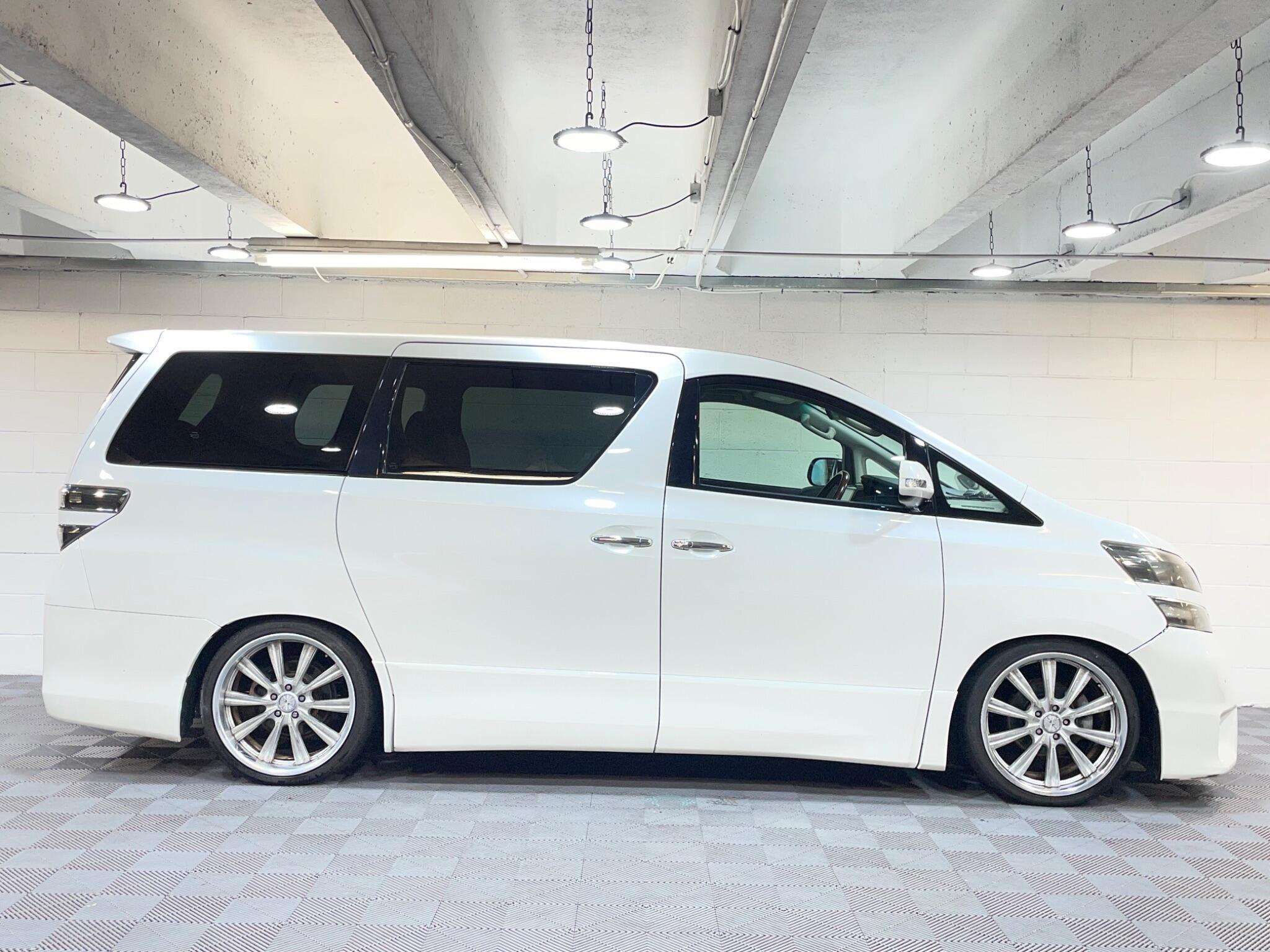 Toyota Vellfire - Image 6