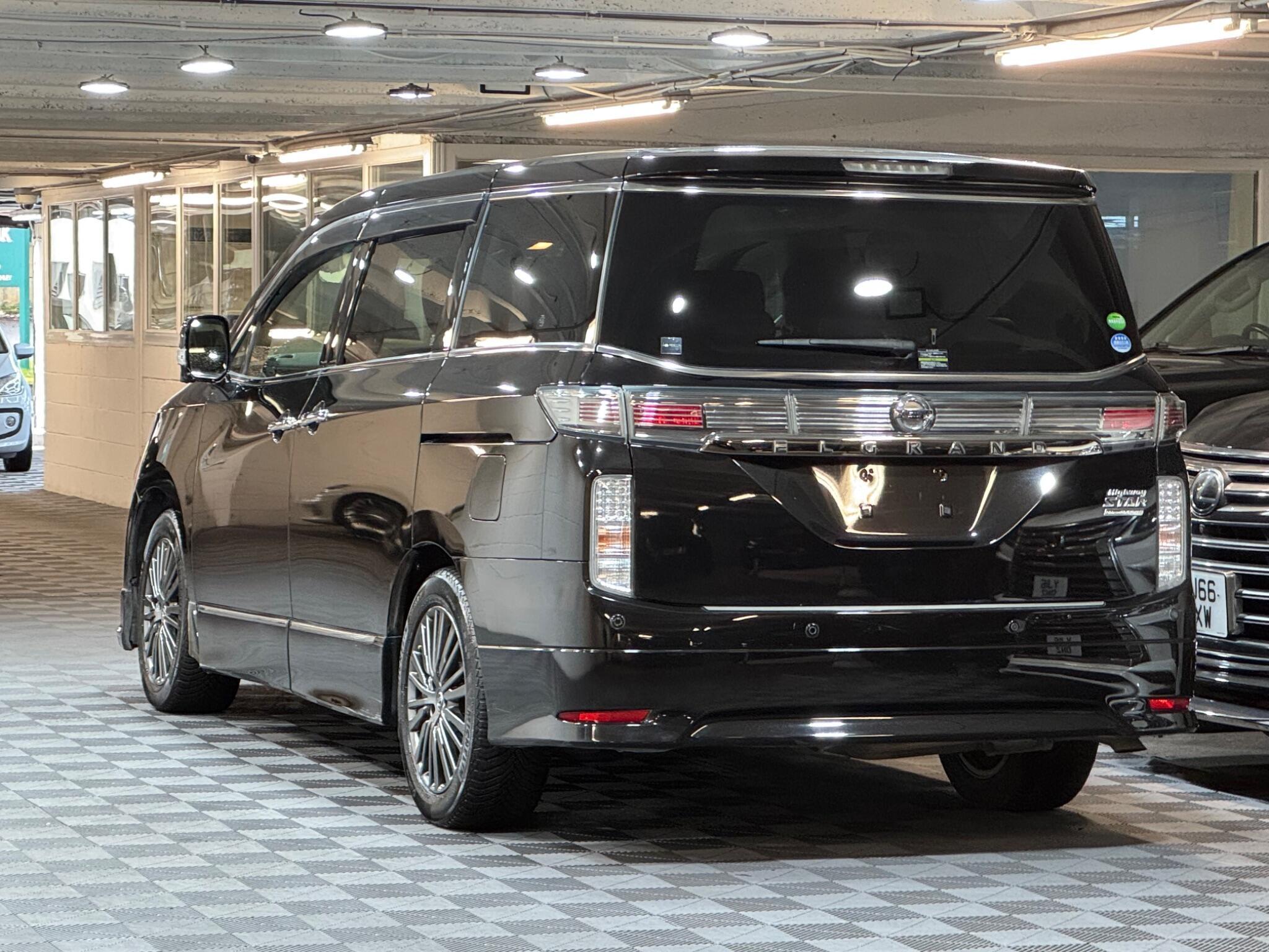 Nissan Elgrand - Image 3