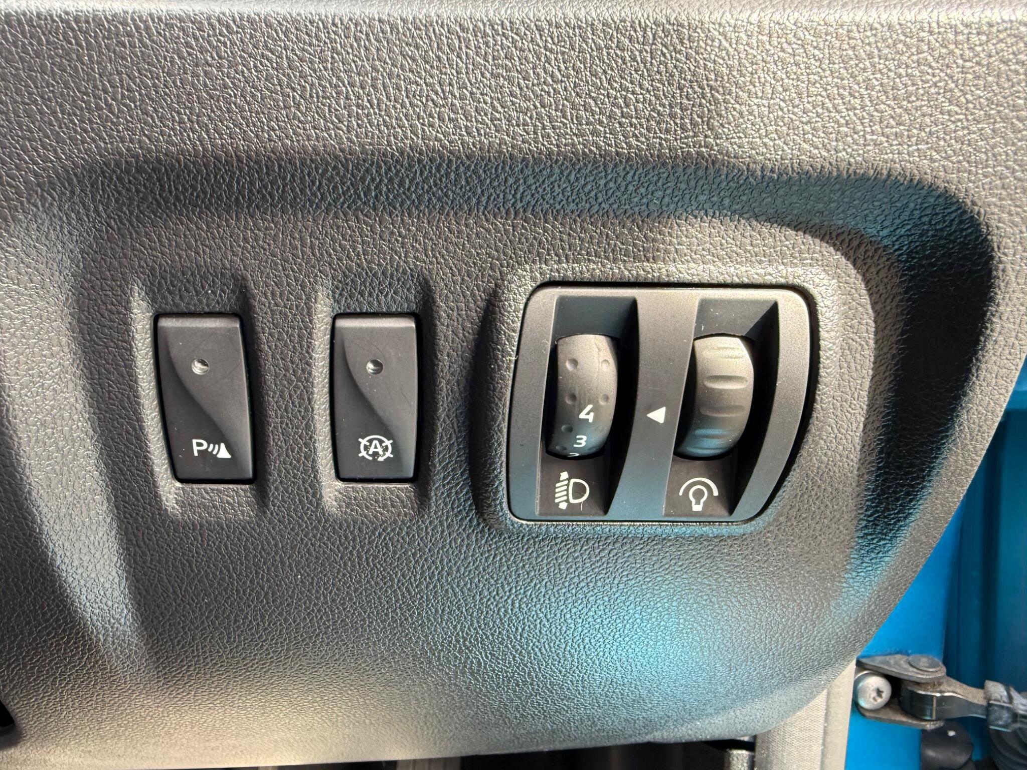 Renault Captur - Image 26