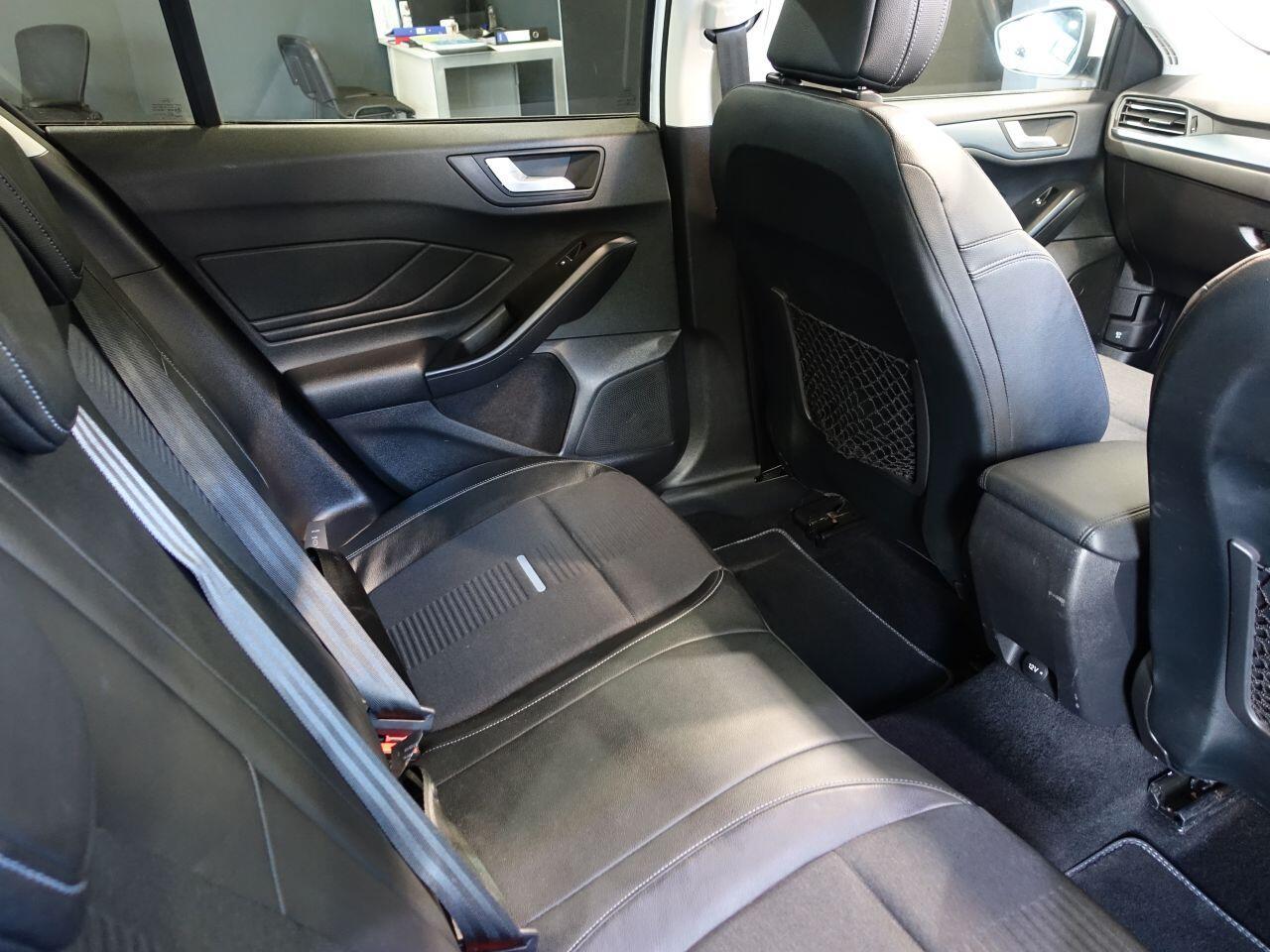 Ford Focus - Image 17