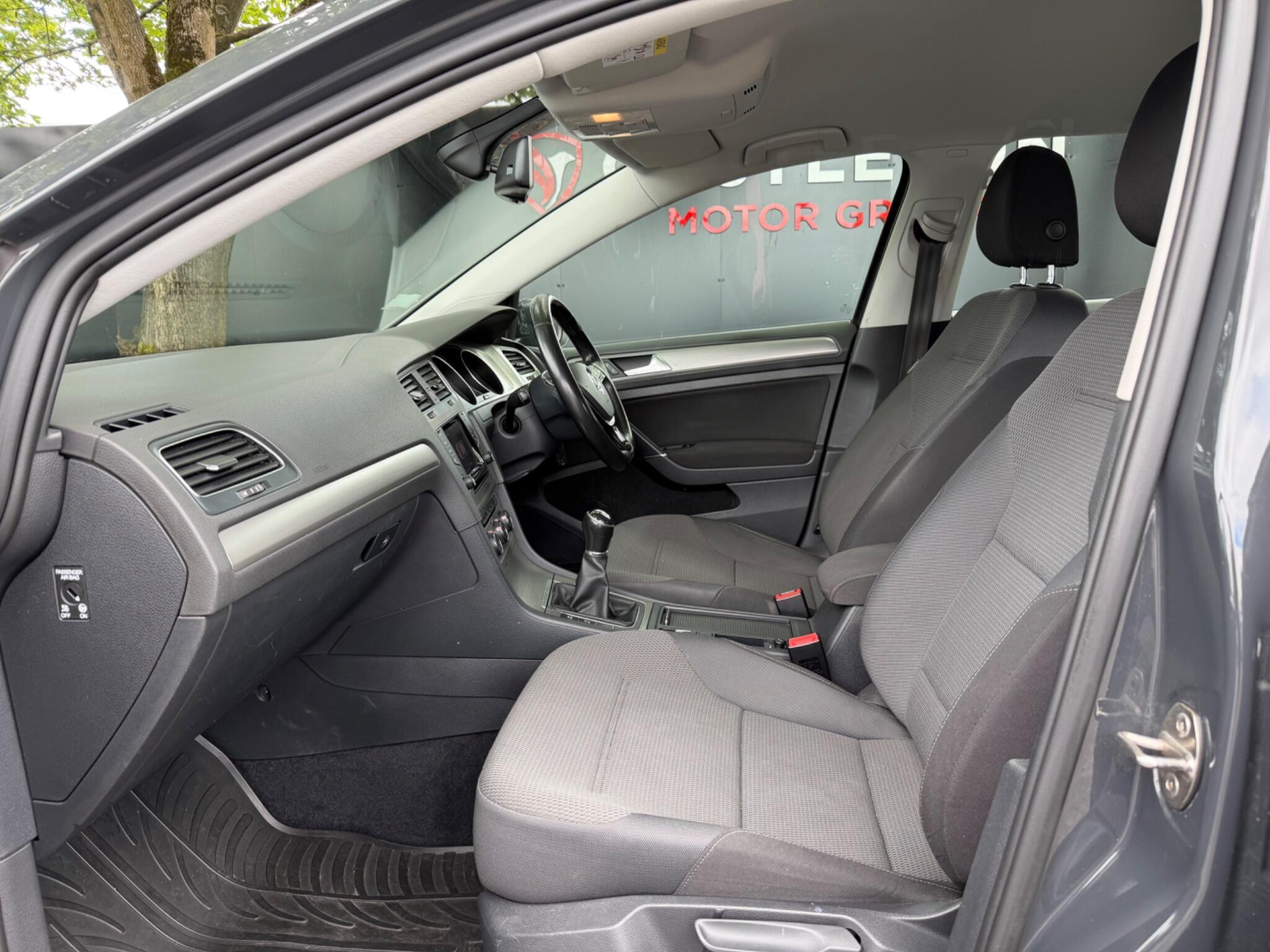 Volkswagen Golf - Image 9