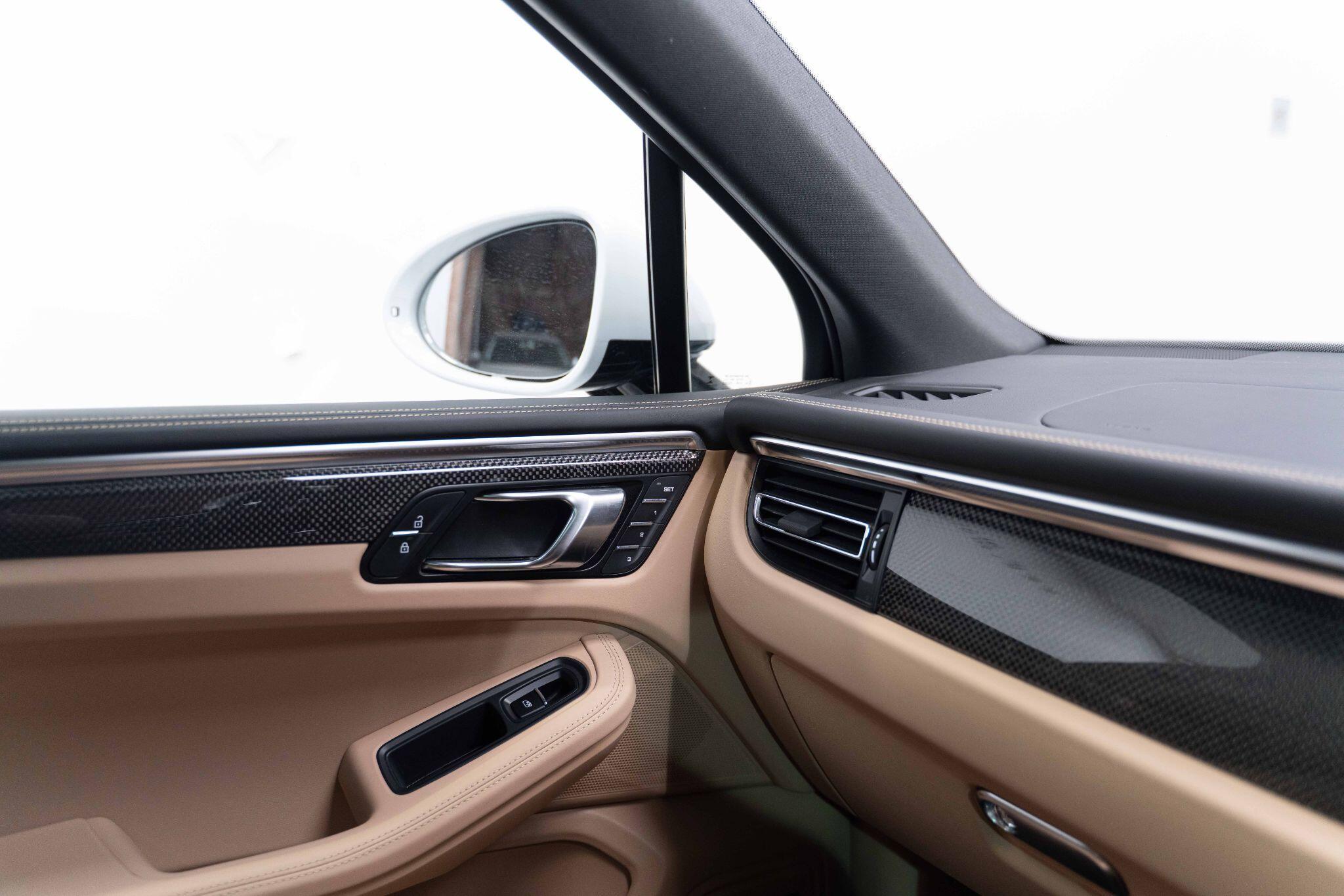 Porsche Macan - Image 12