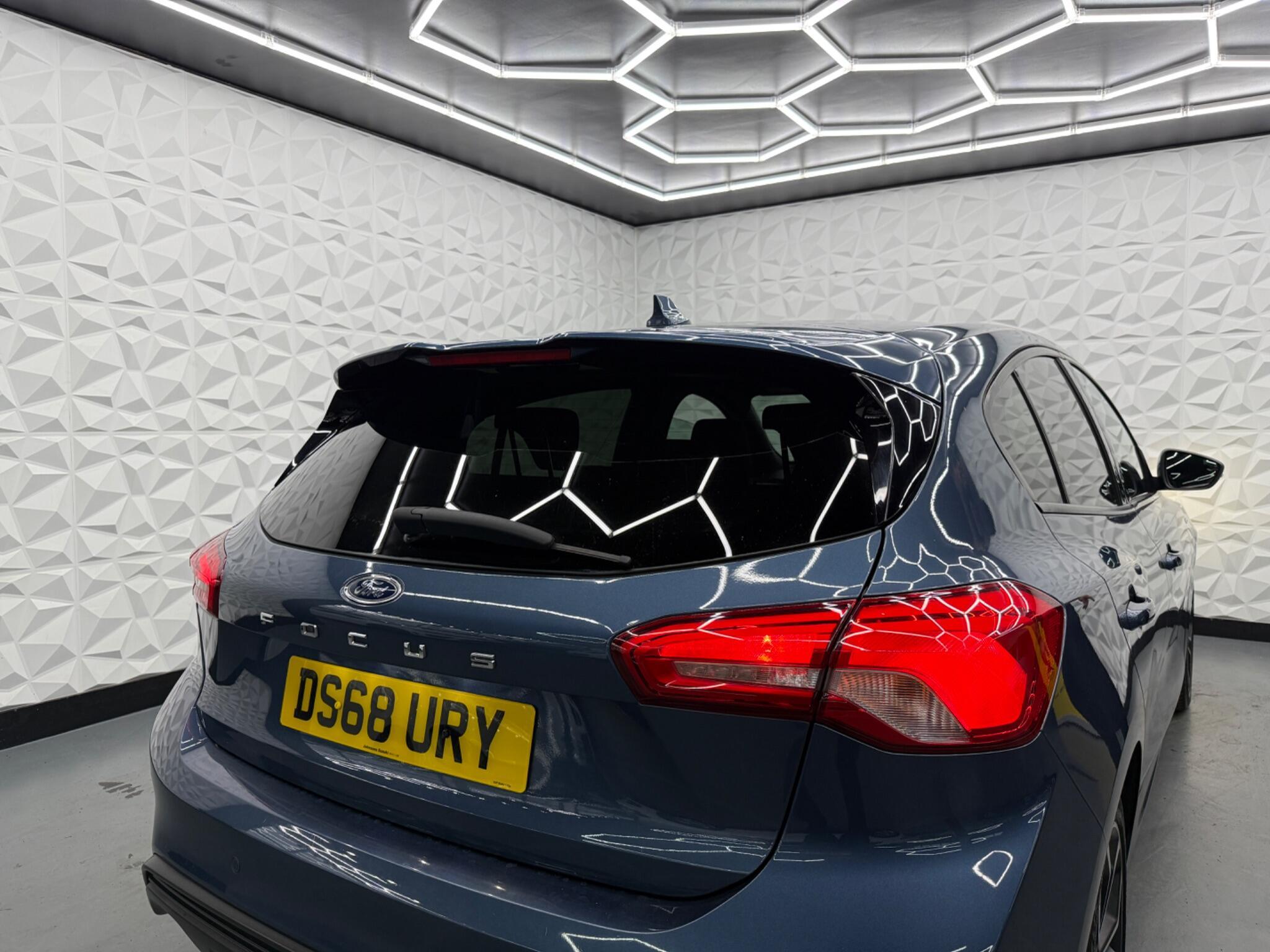 Ford Focus - Image 20