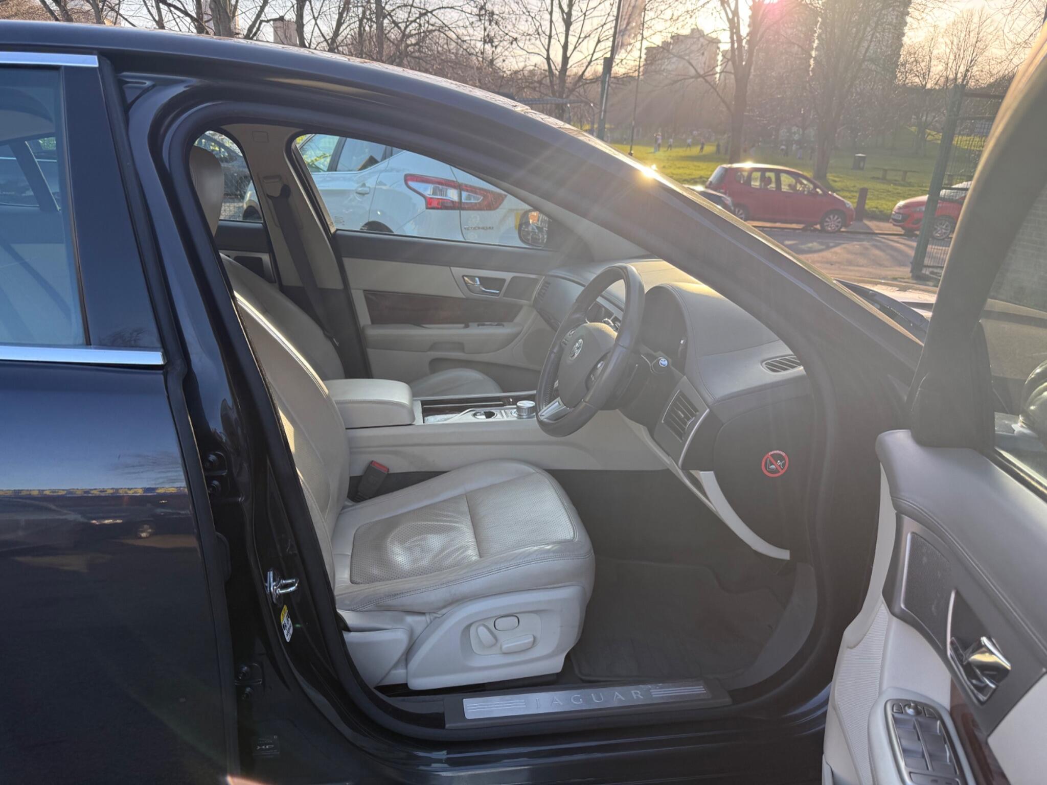 Jaguar XF - Image 20