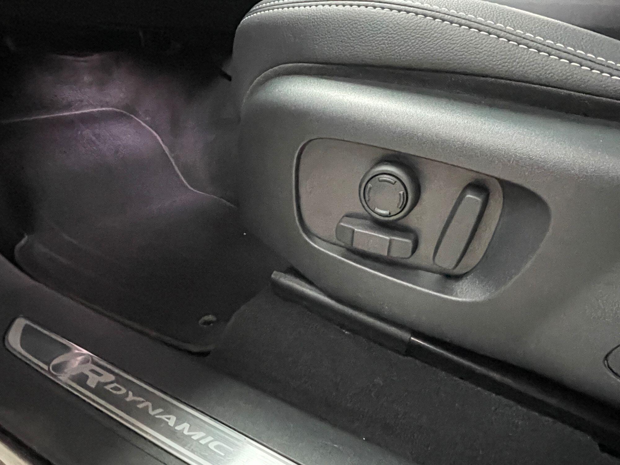 Land Rover Range Rover Velar - Image 35