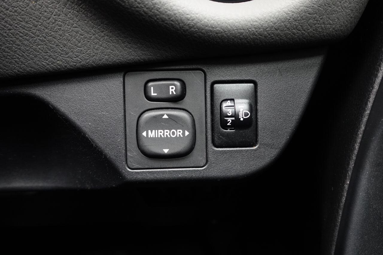 Toyota Yaris - Image 38