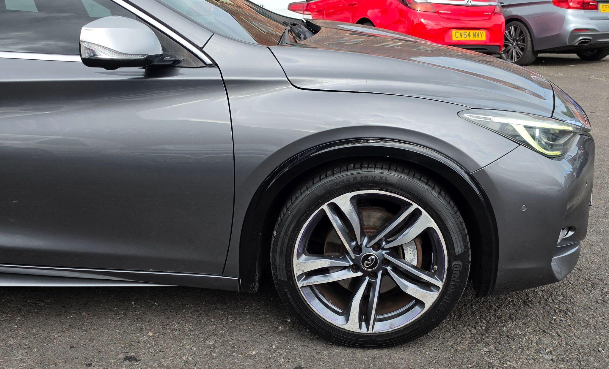 Infiniti Q30 - Image 9