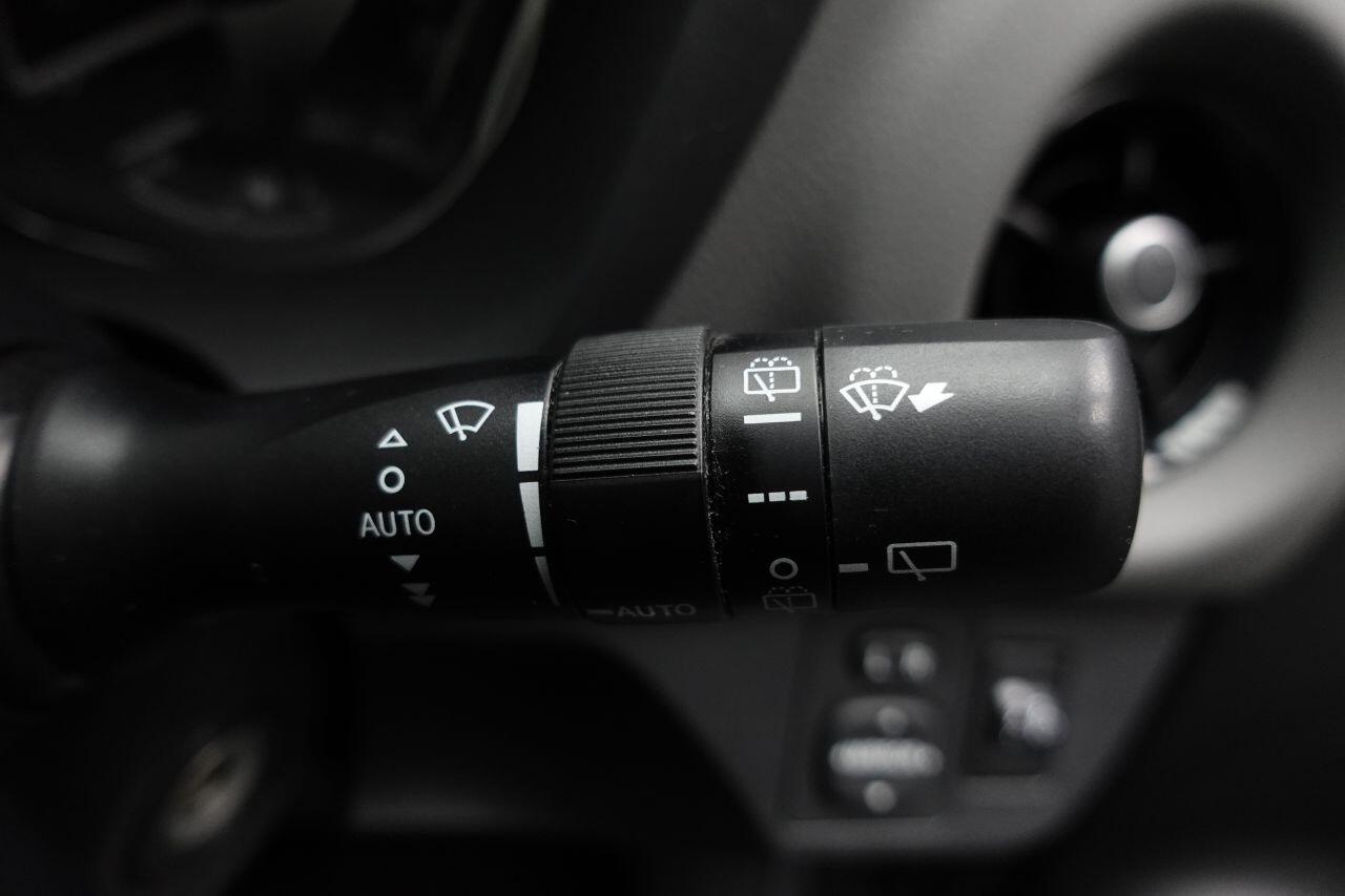 Toyota Yaris - Image 32