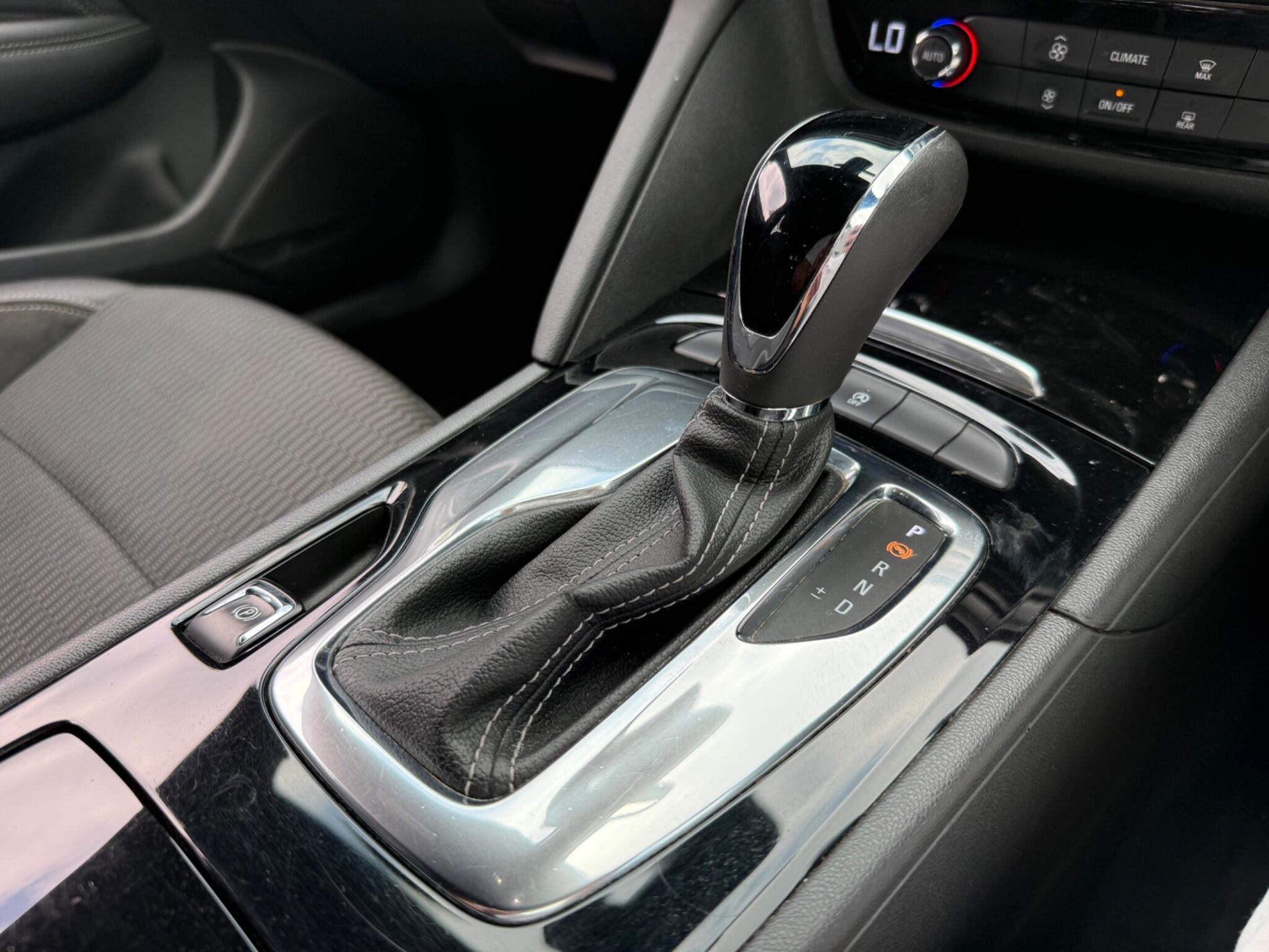 Vauxhall Insignia - Image 11