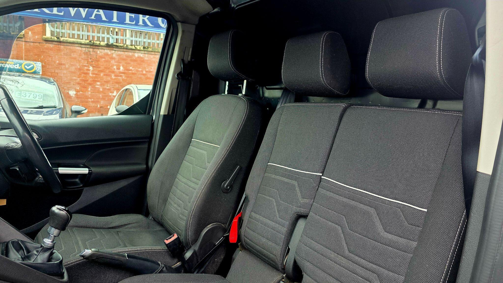 Ford Transit Connect - Image 15