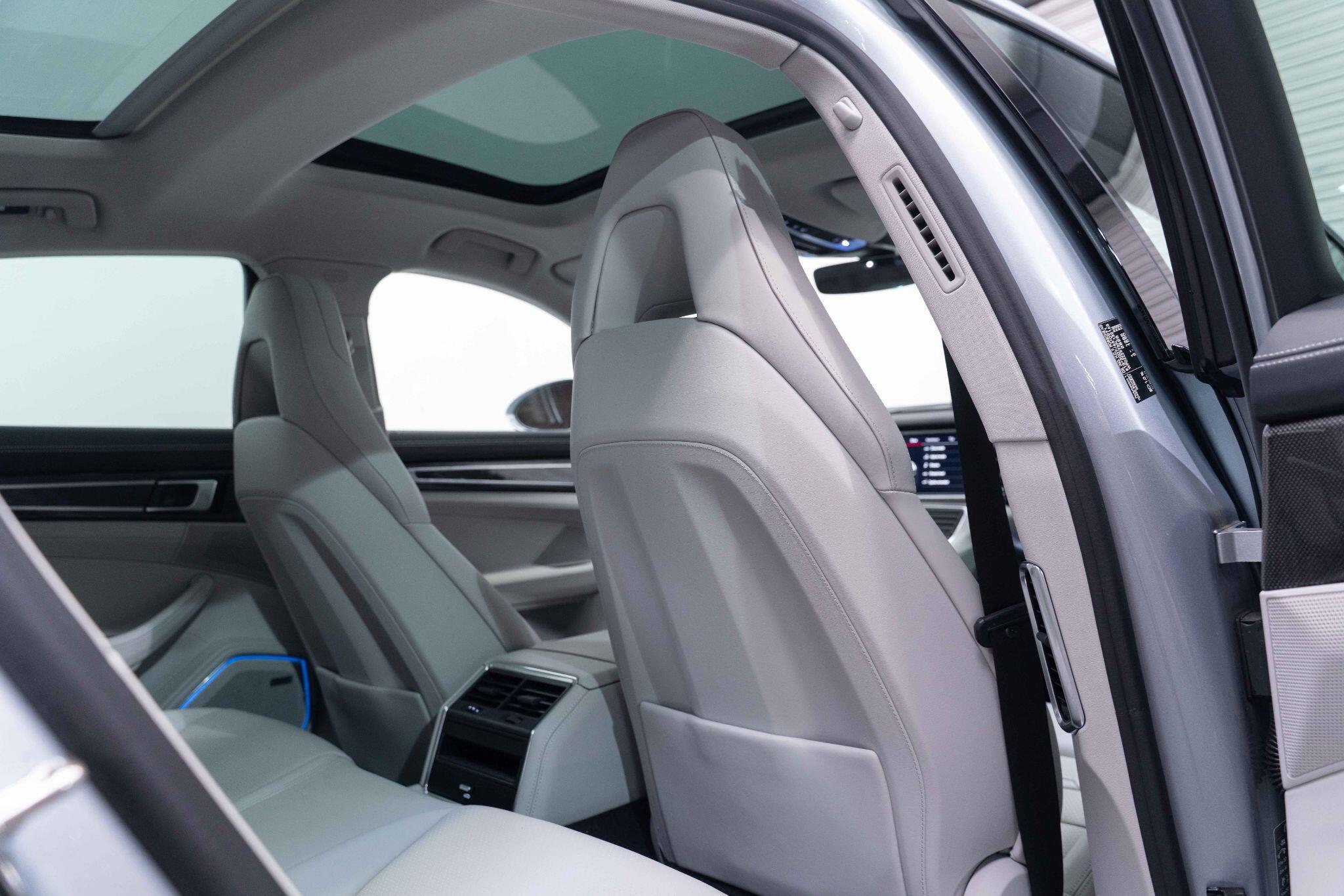Porsche Panamera - Image 13