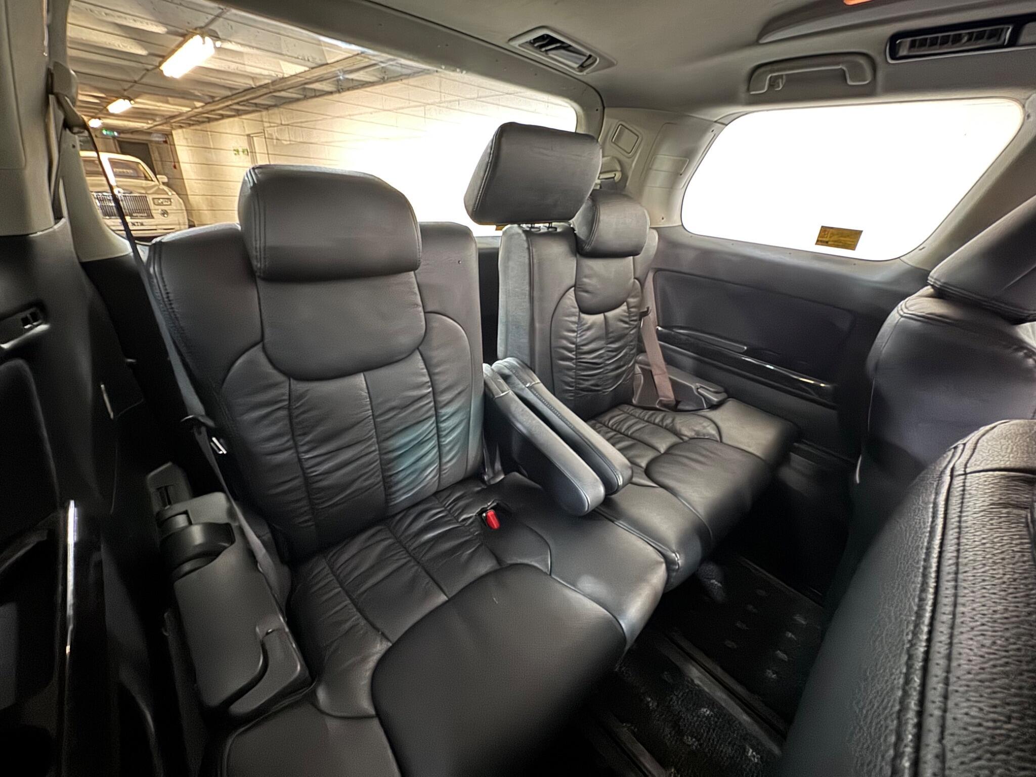 Toyota Vellfire - Image 13