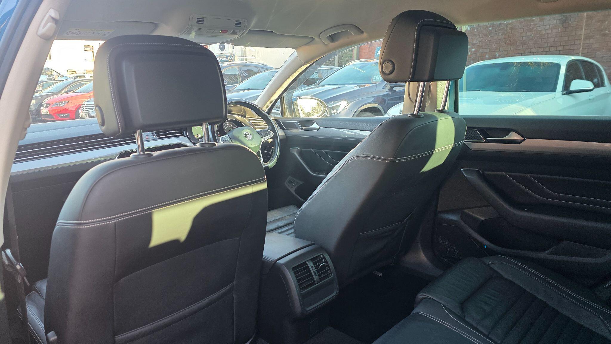 Volkswagen Passat - Image 17