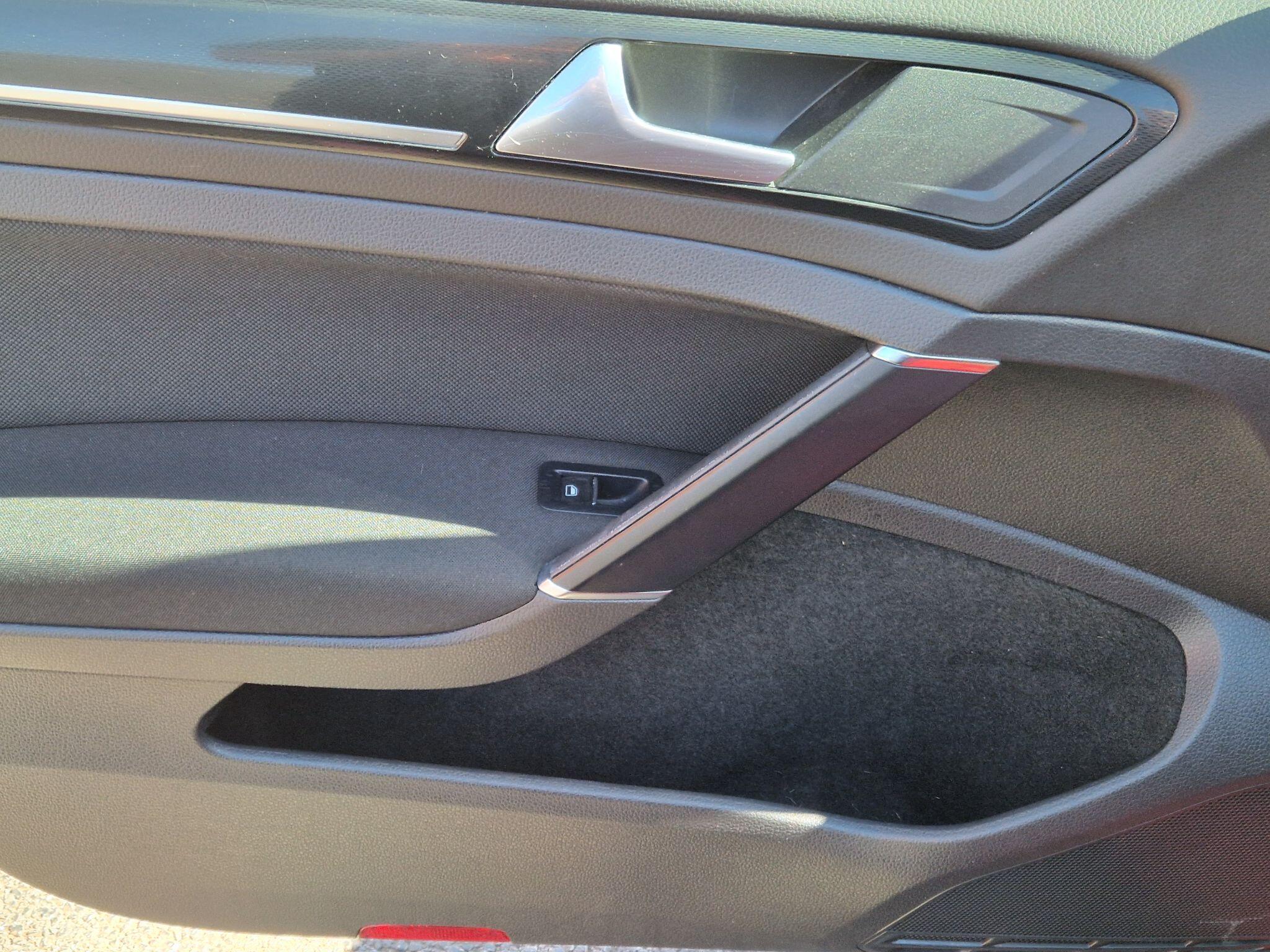 Volkswagen Golf - Image 37