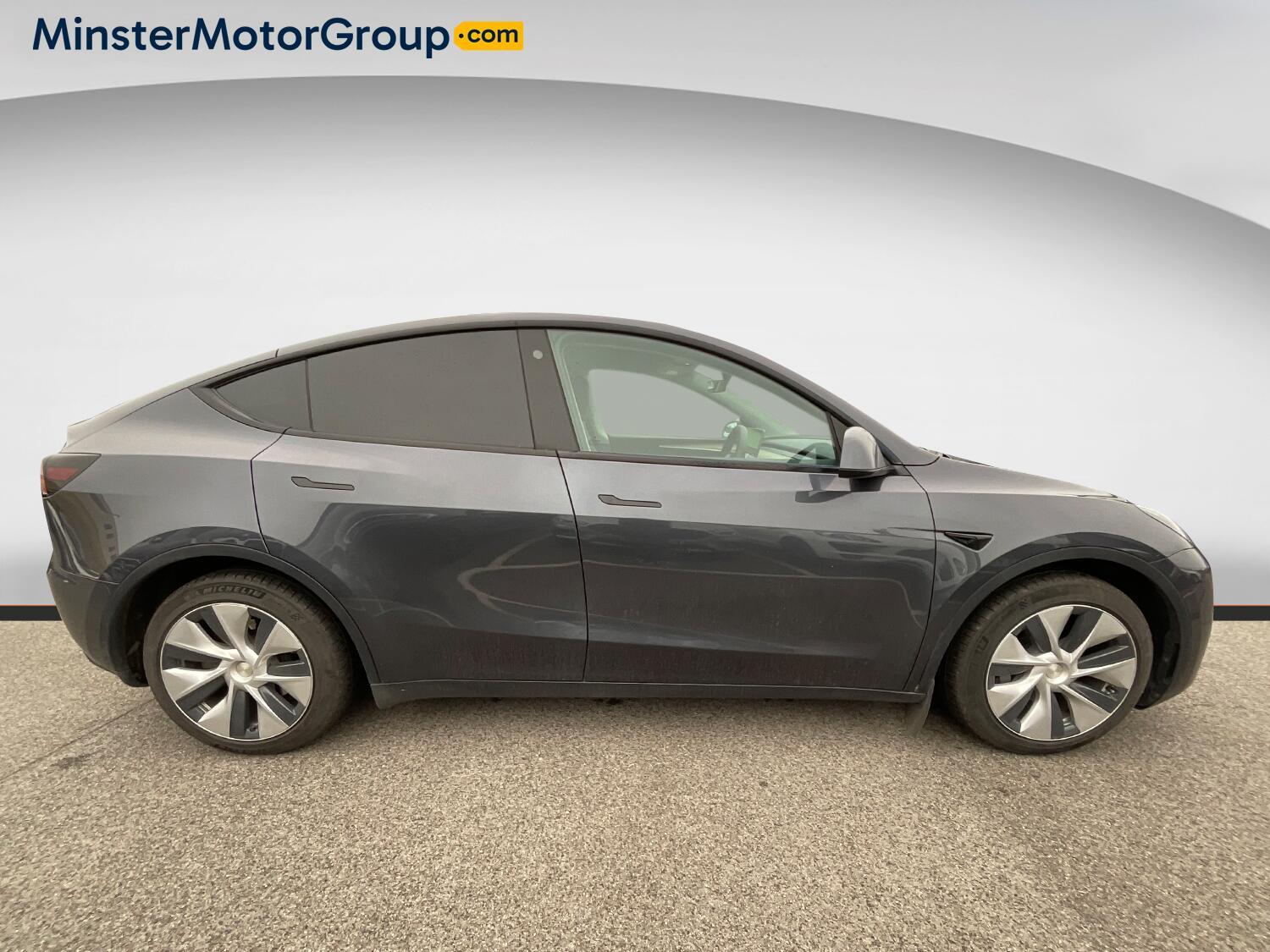 Tesla Model Y - Image 2