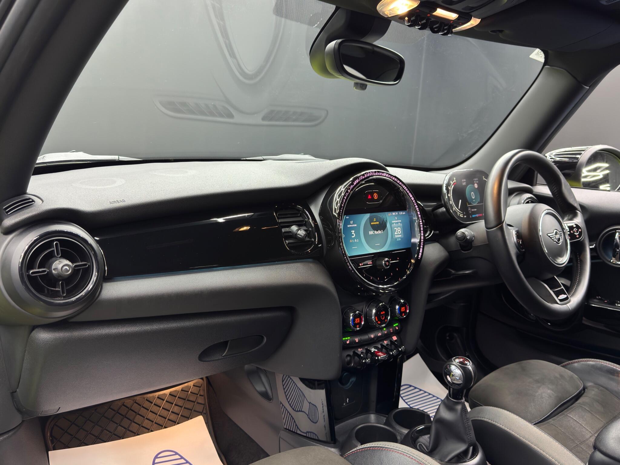 MINI Hatch - Image 11