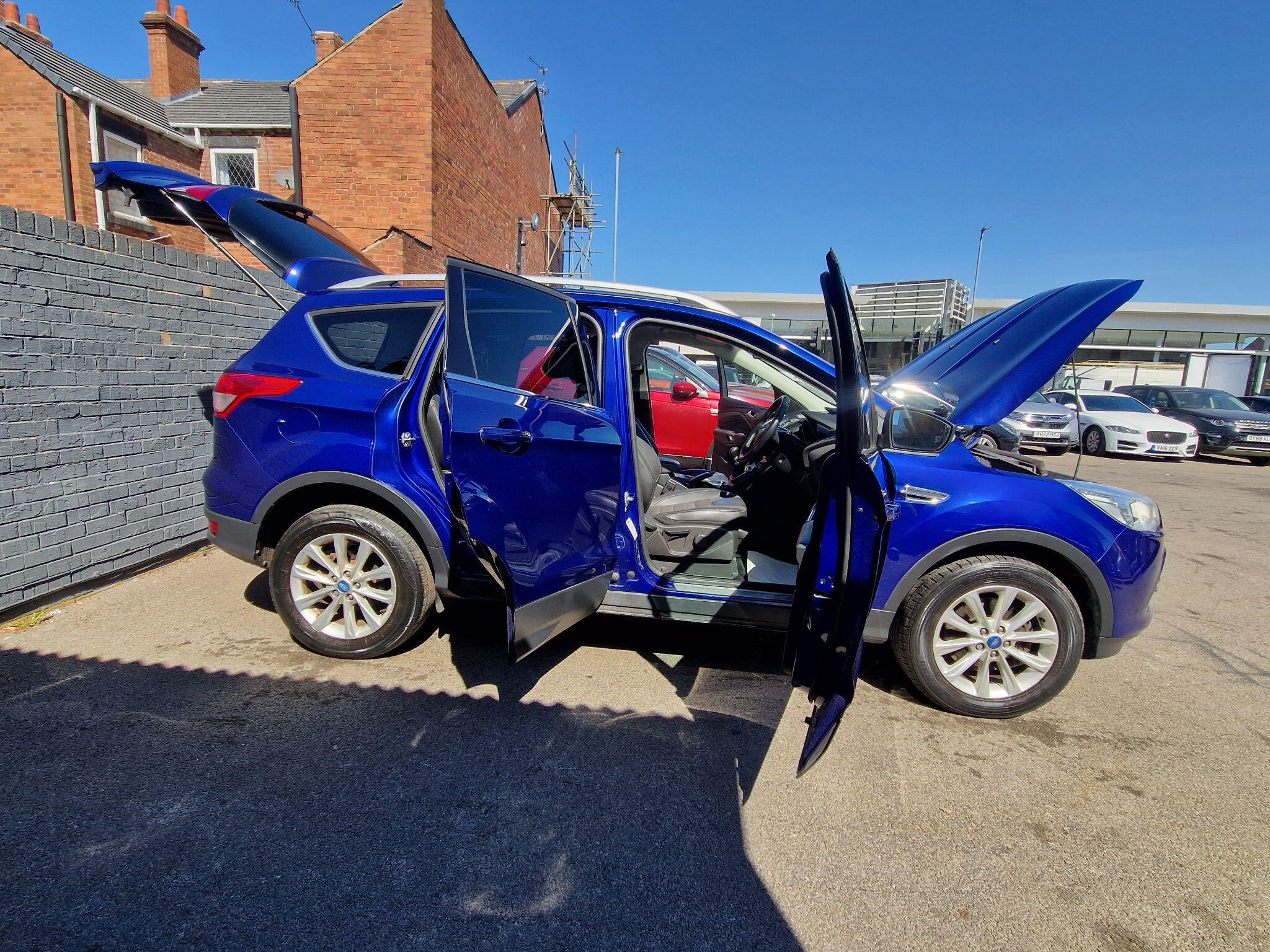 Ford Kuga - Image 22