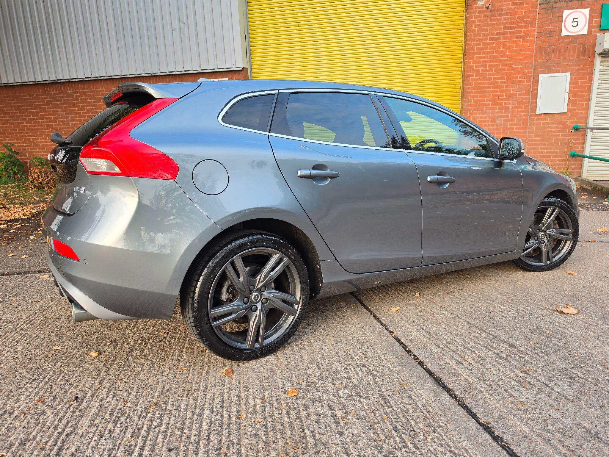 Volvo V40 - Image 17