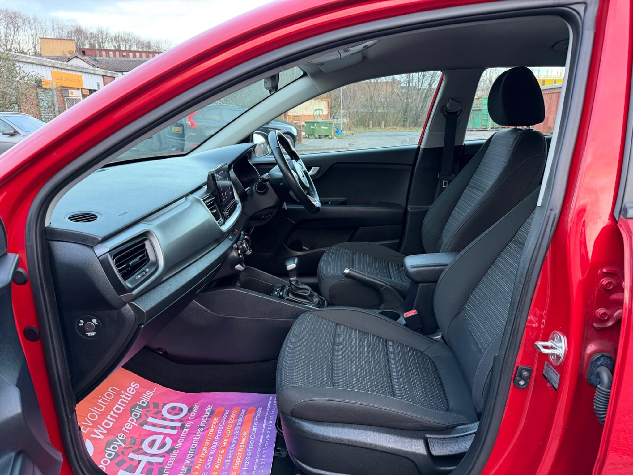 Kia Stonic - Image 30