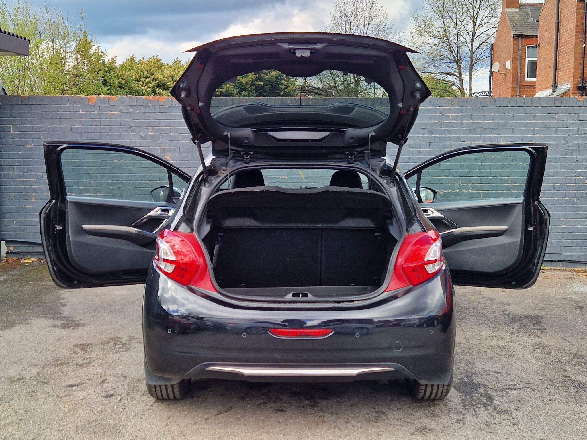 Peugeot 208 - Image 20