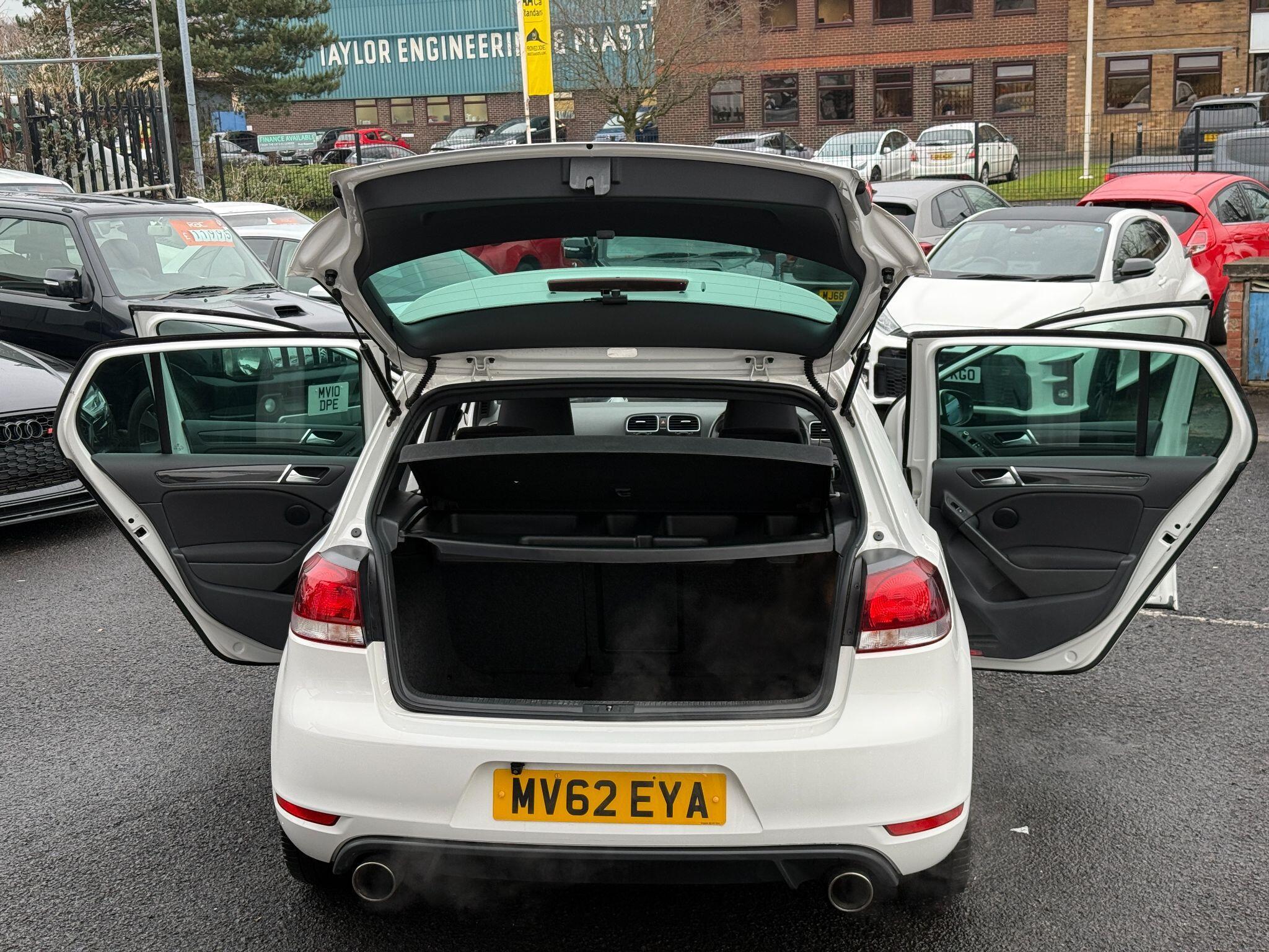 Volkswagen Golf - Image 30