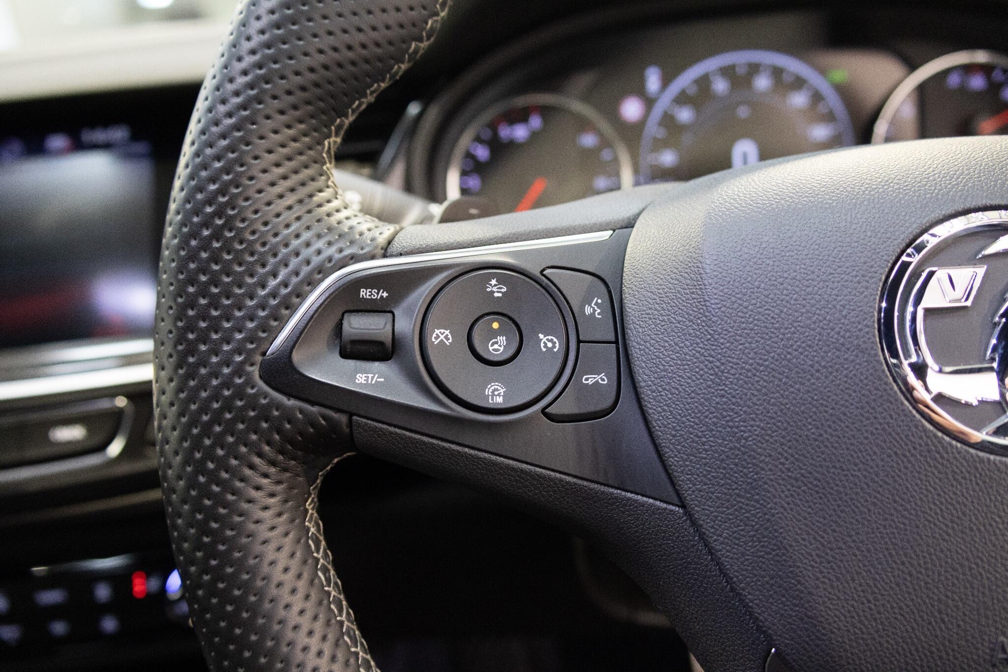 Vauxhall Insignia - Image 18