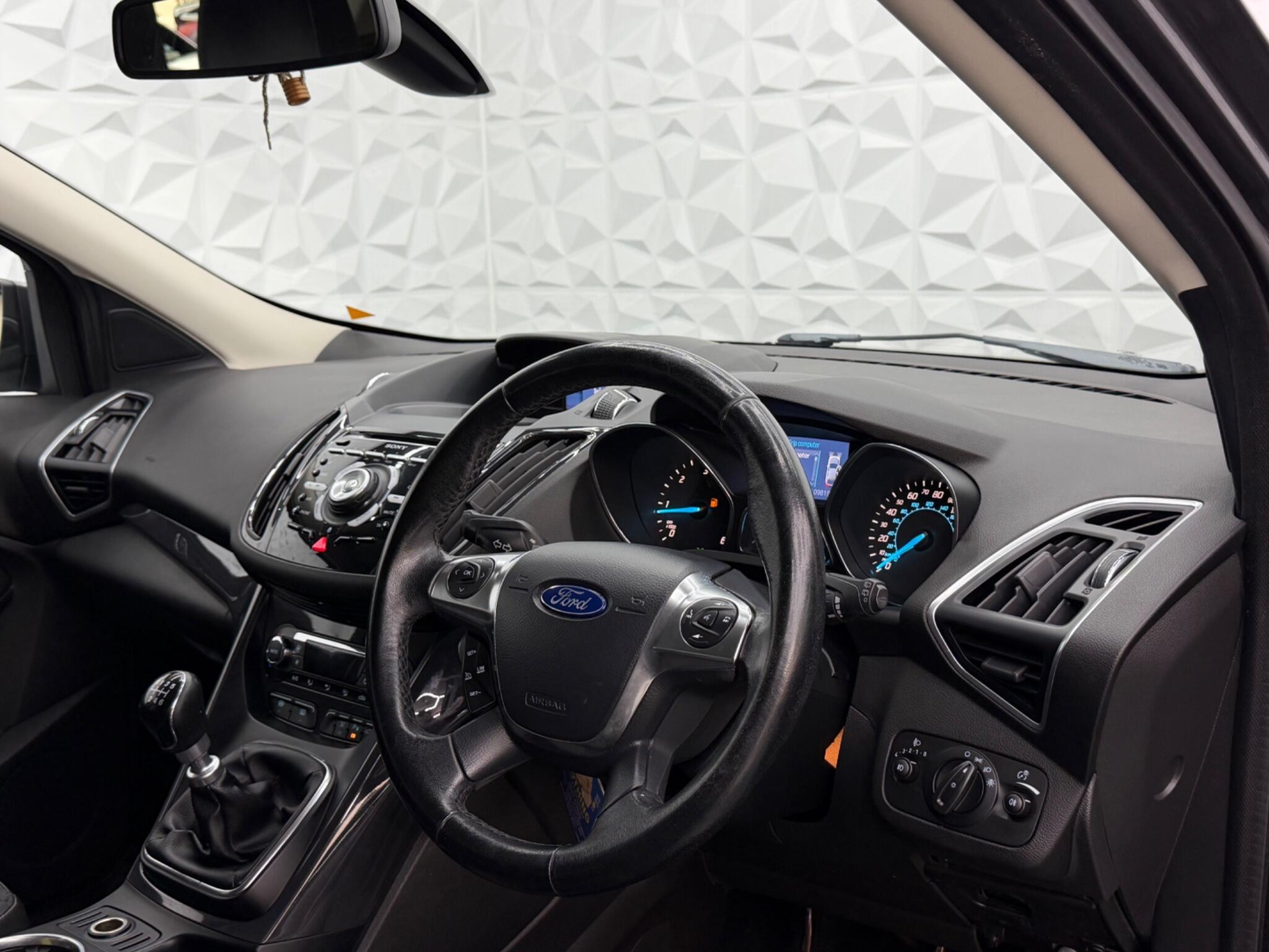 Ford Kuga - Image 20