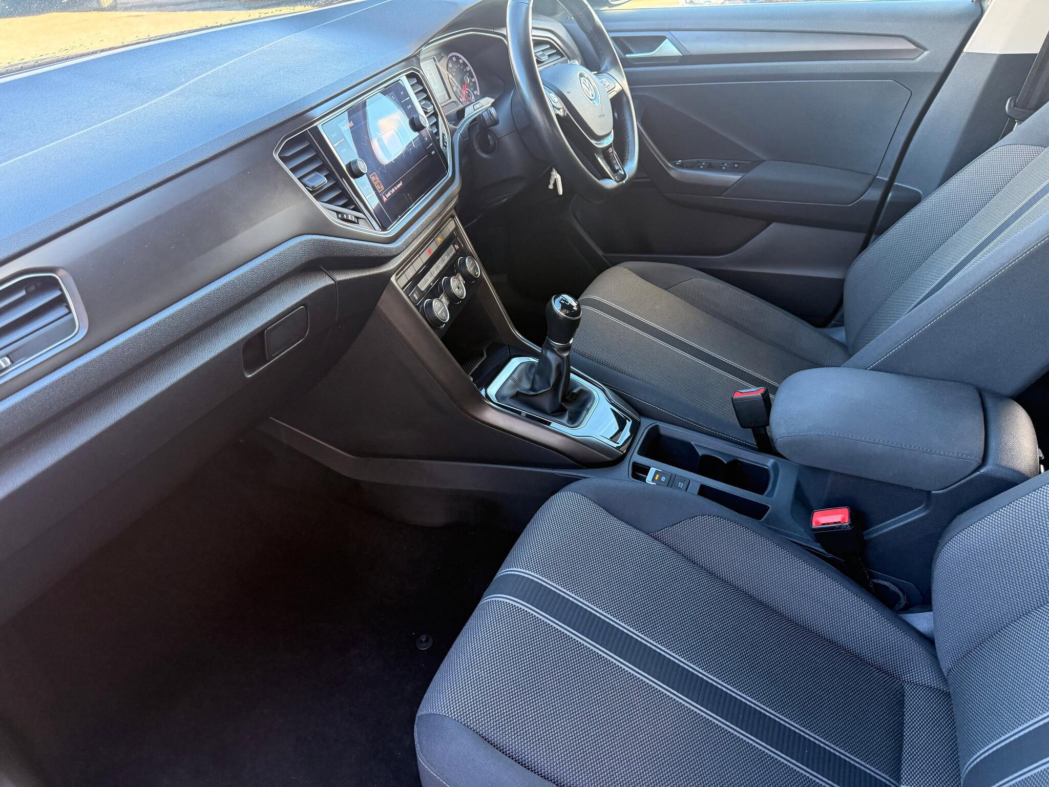 Volkswagen T-Roc - Image 17