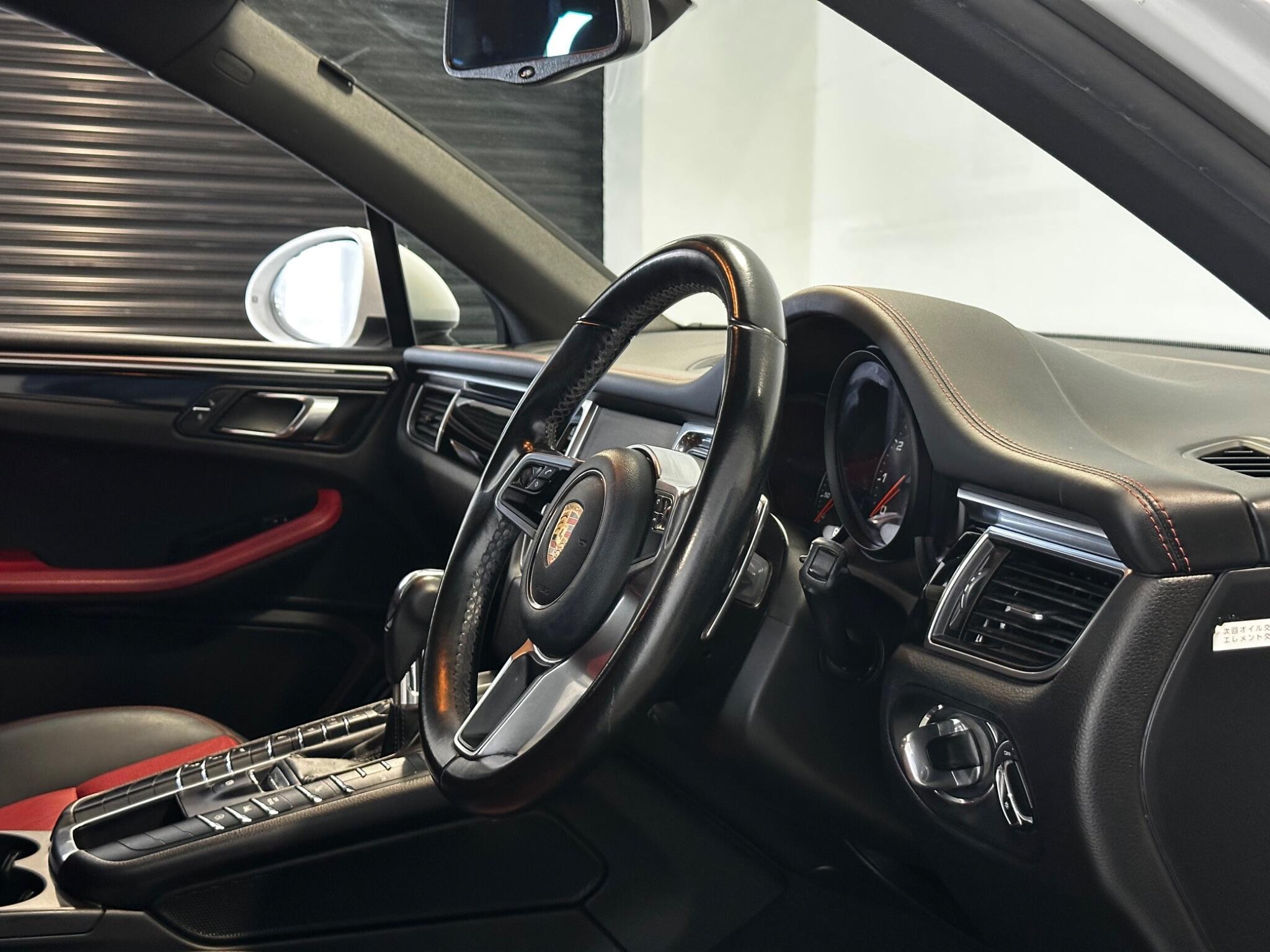 Porsche Macan - Image 2