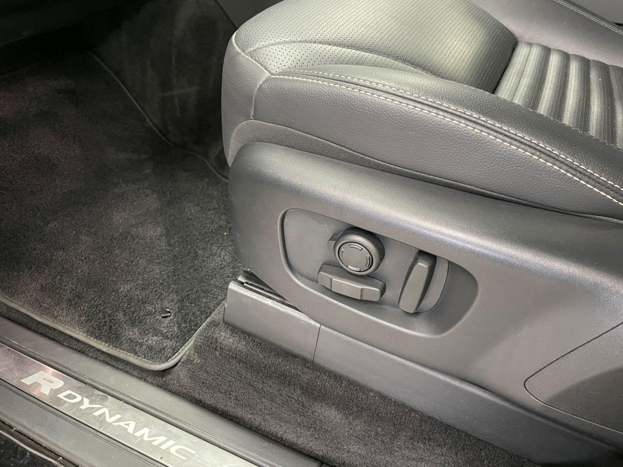 Land Rover Discovery - Image 35