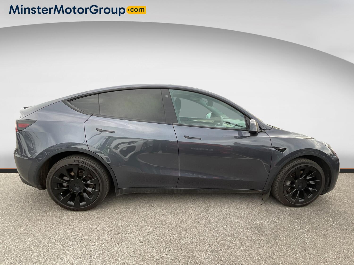 Tesla Model Y - Image 2