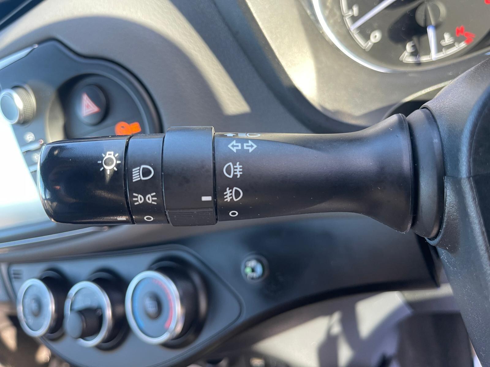 Toyota Yaris - Image 54