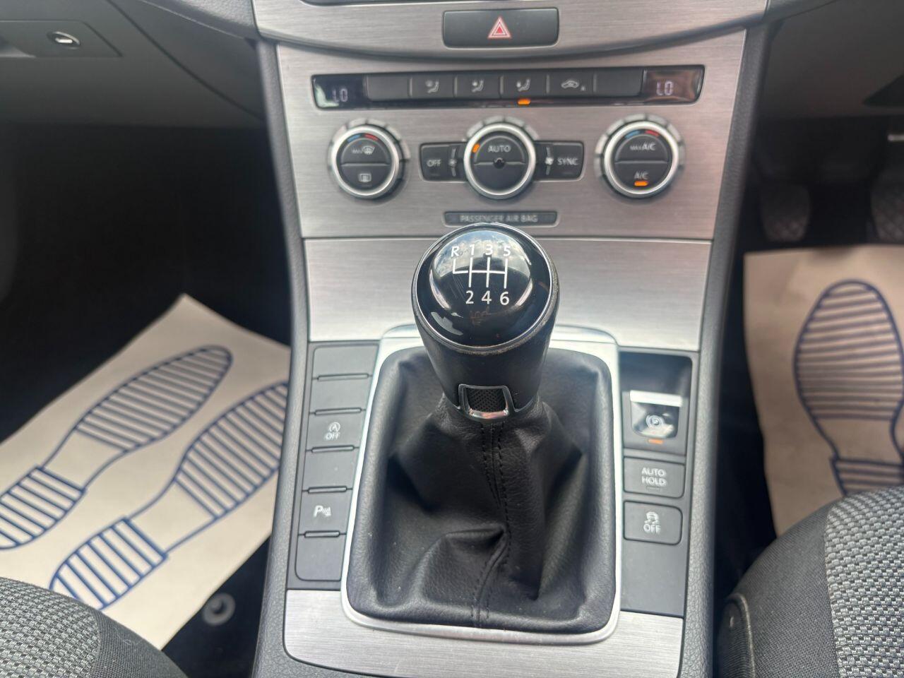 Volkswagen Passat - Image 13
