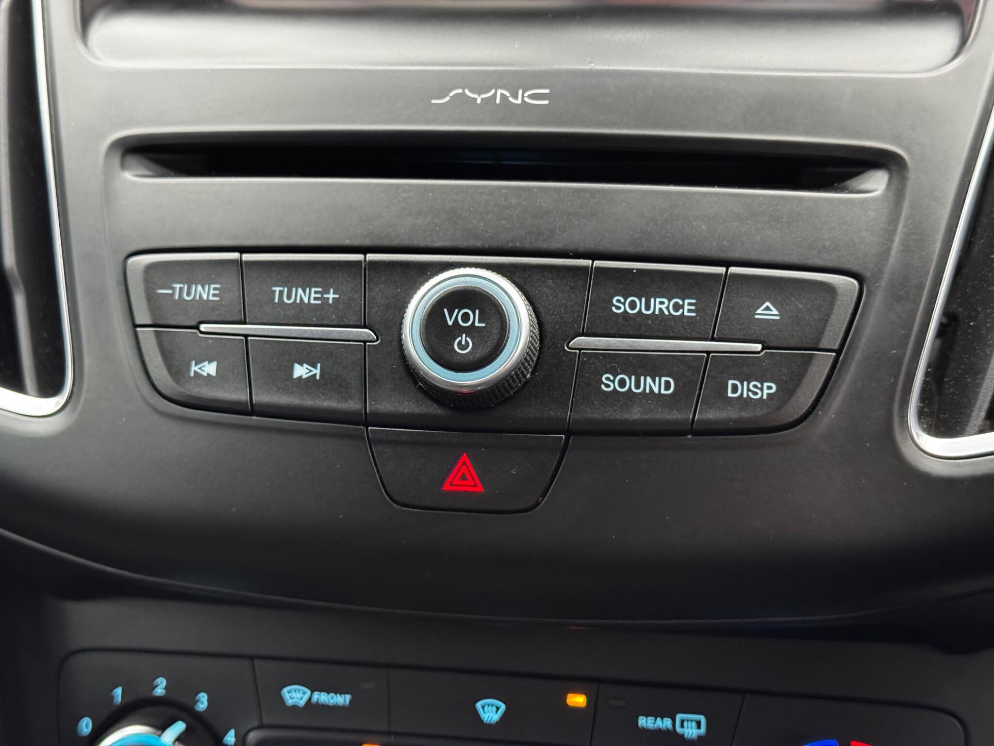 Ford Focus - Image 26