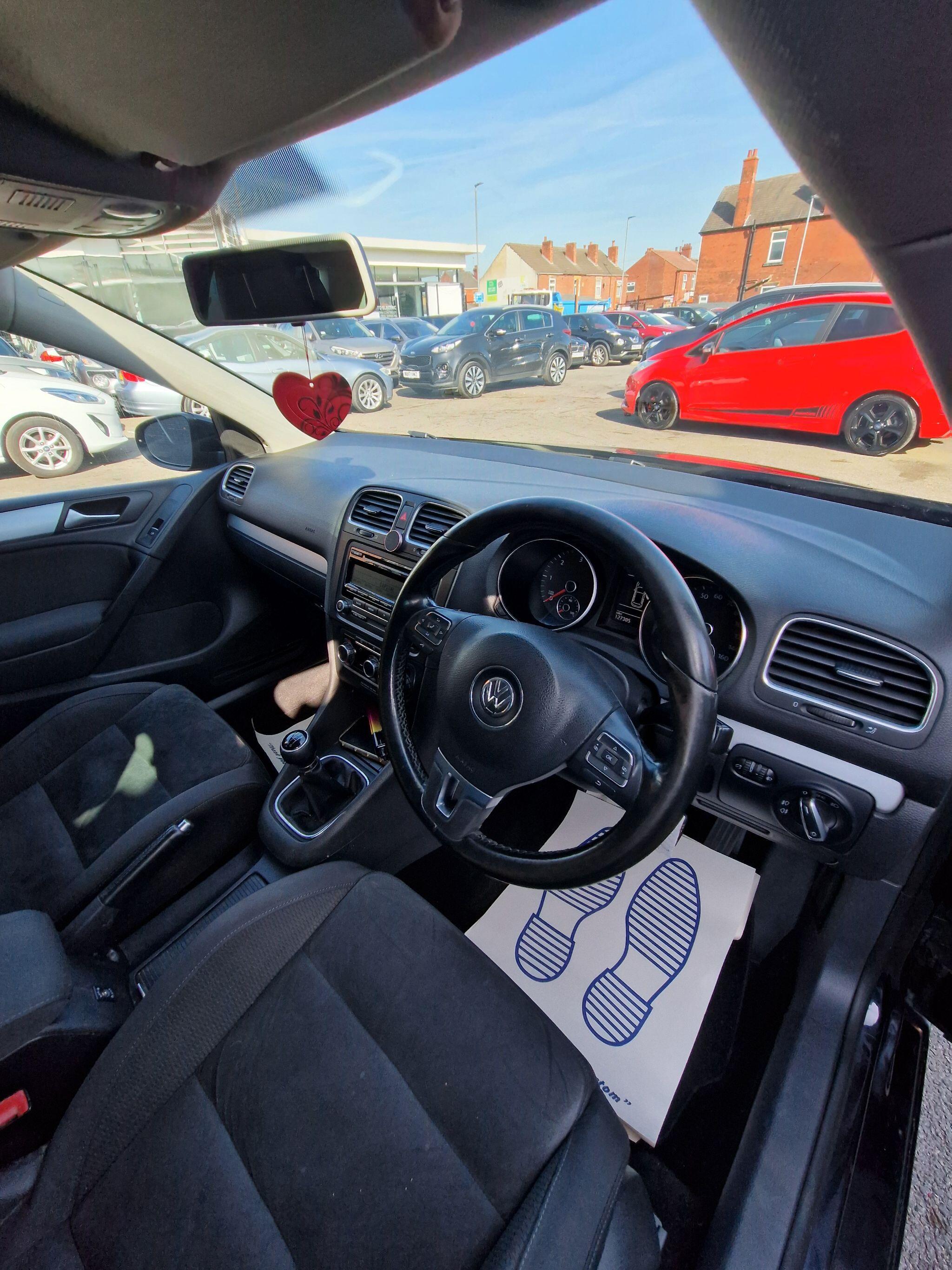 Volkswagen Golf - Image 26