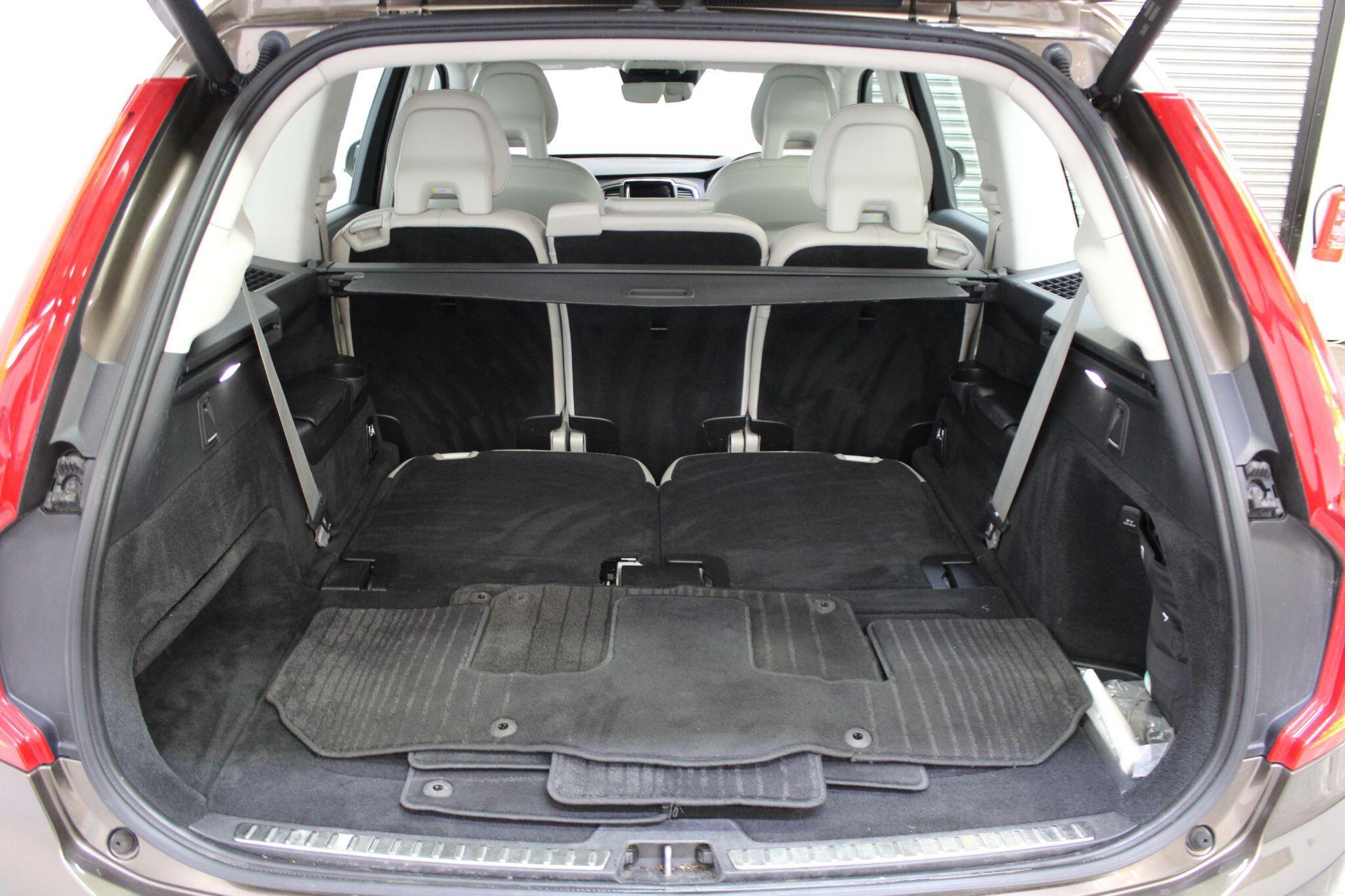 Volvo XC90 - Image 17
