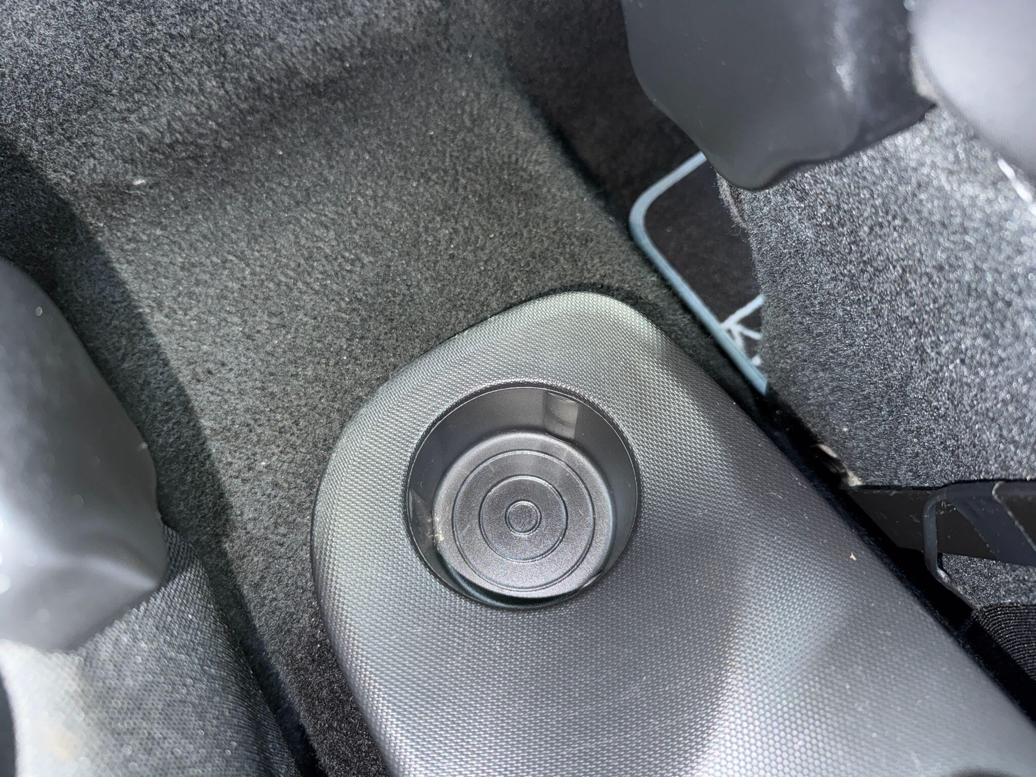 Renault Clio - Image 64