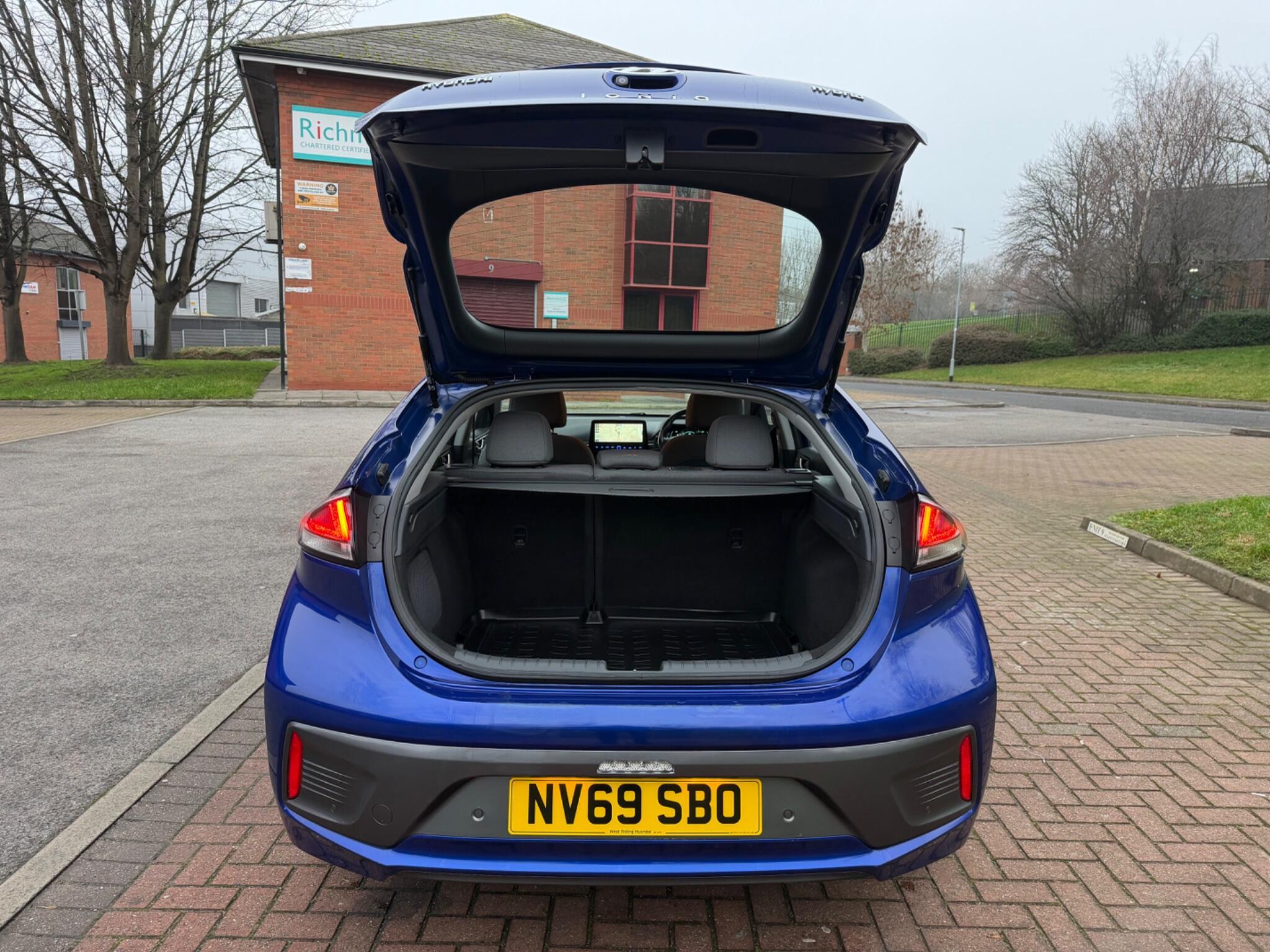 Hyundai Ioniq - Image 26