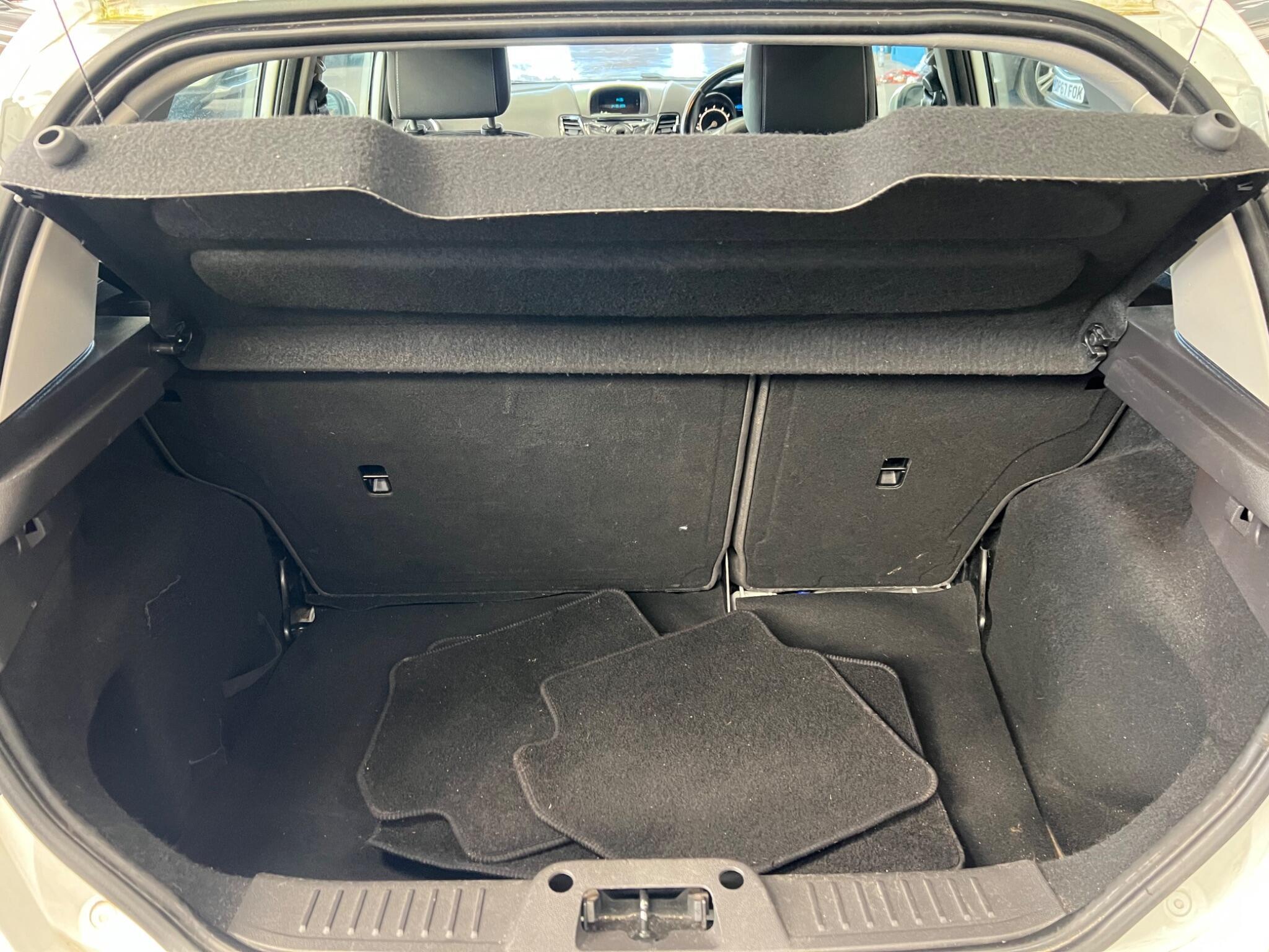 Ford Fiesta - Image 17