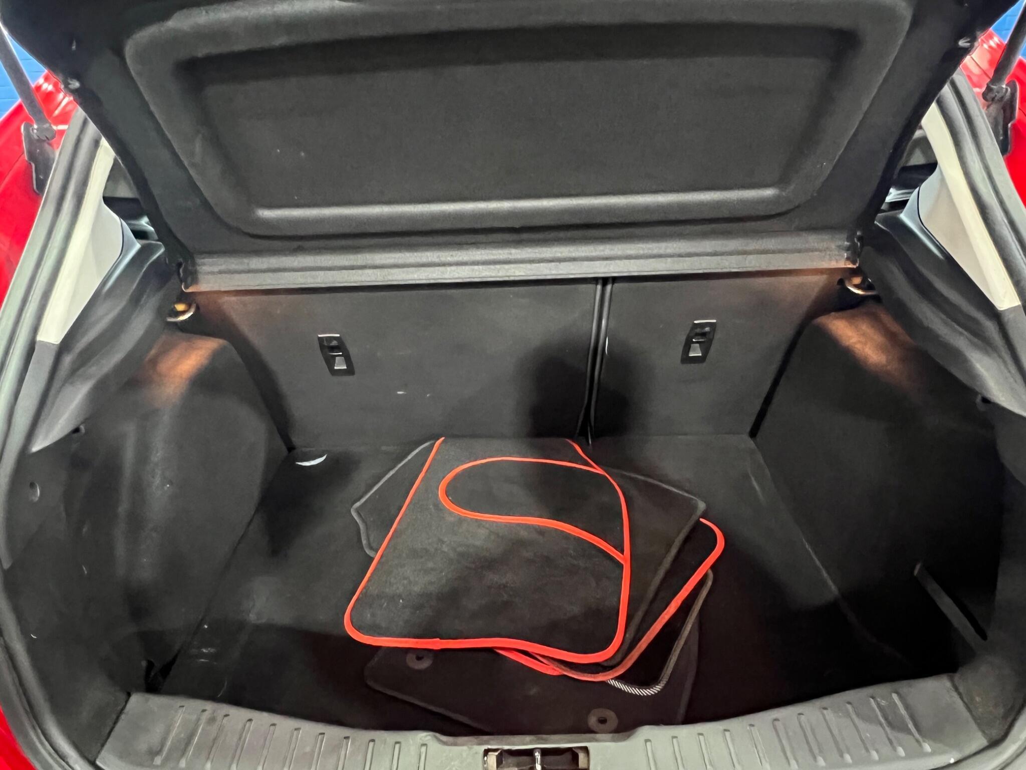 Ford Focus - Image 15