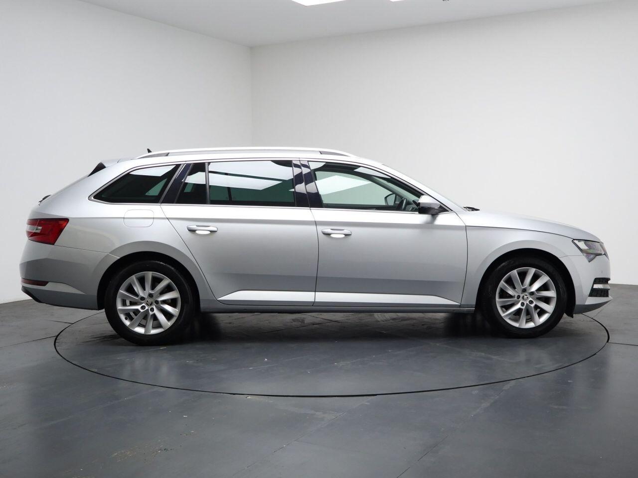 Skoda Superb - Image 14
