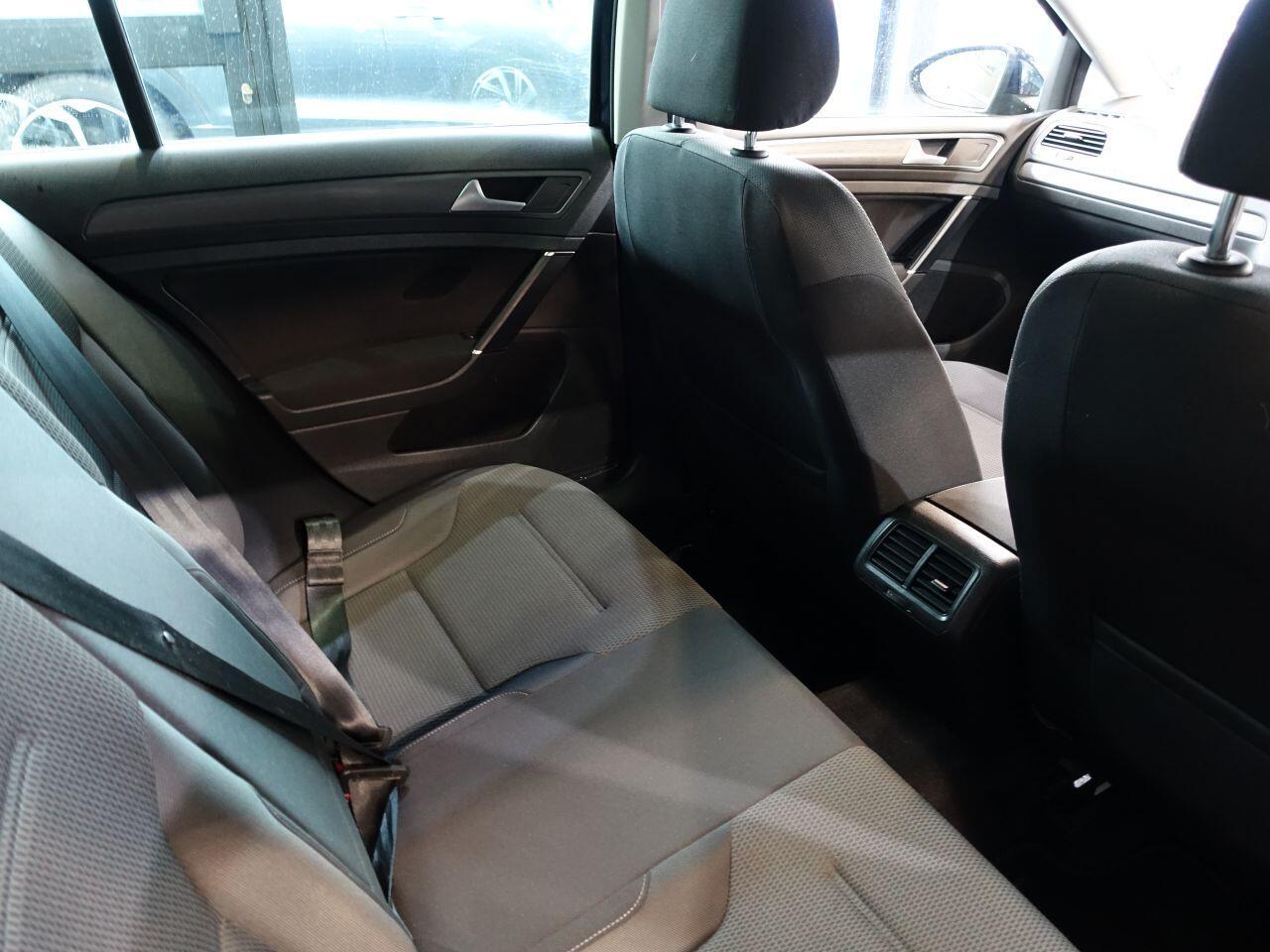 Volkswagen Golf - Image 15